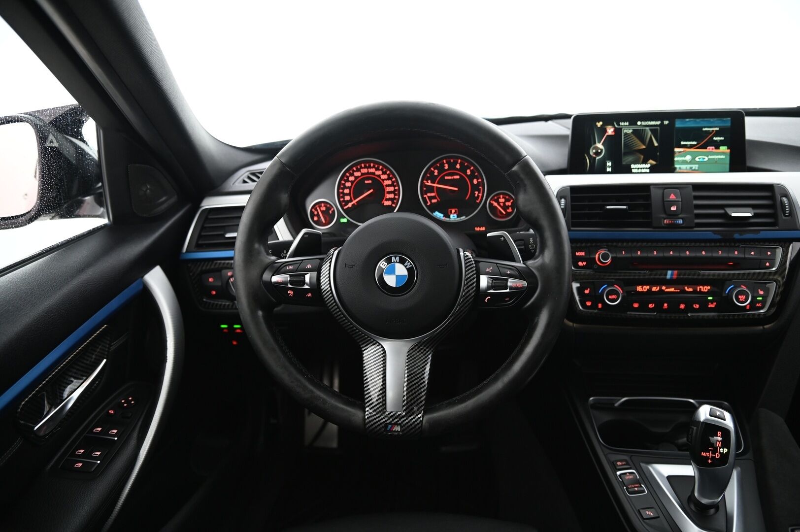 BMW 330 2016 F30 Sedan 330e M-Sport* ACC / H&K / HUD / Kattoluukku / Muistinahat / Proffa Navi* - *Kovat varusteet! / 2x Hyvät renkaat!