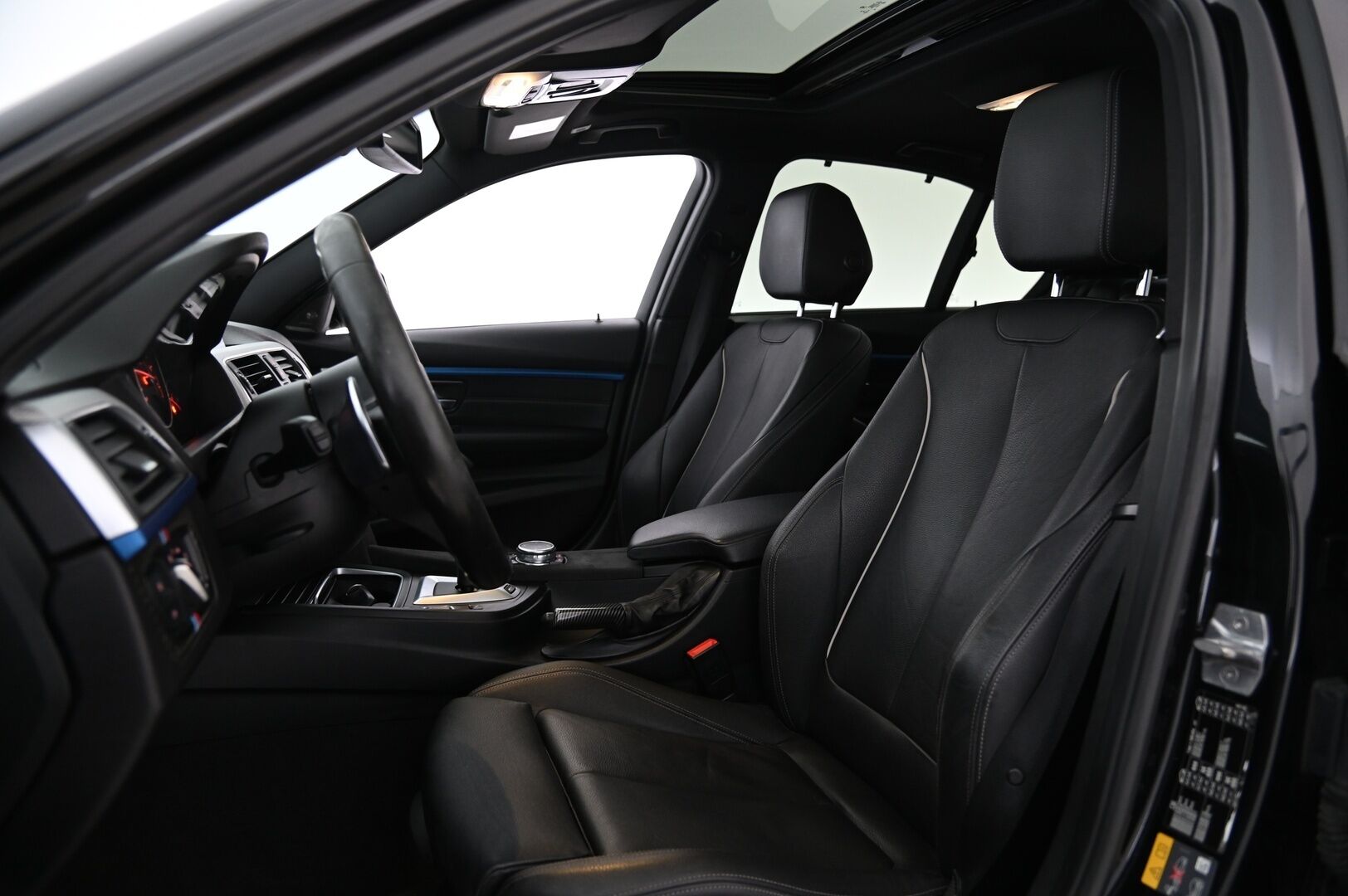 BMW 330 2016 F30 Sedan 330e M-Sport* ACC / H&K / HUD / Kattoluukku / Muistinahat / Proffa Navi* - *Kovat varusteet! / 2x Hyvät renkaat!