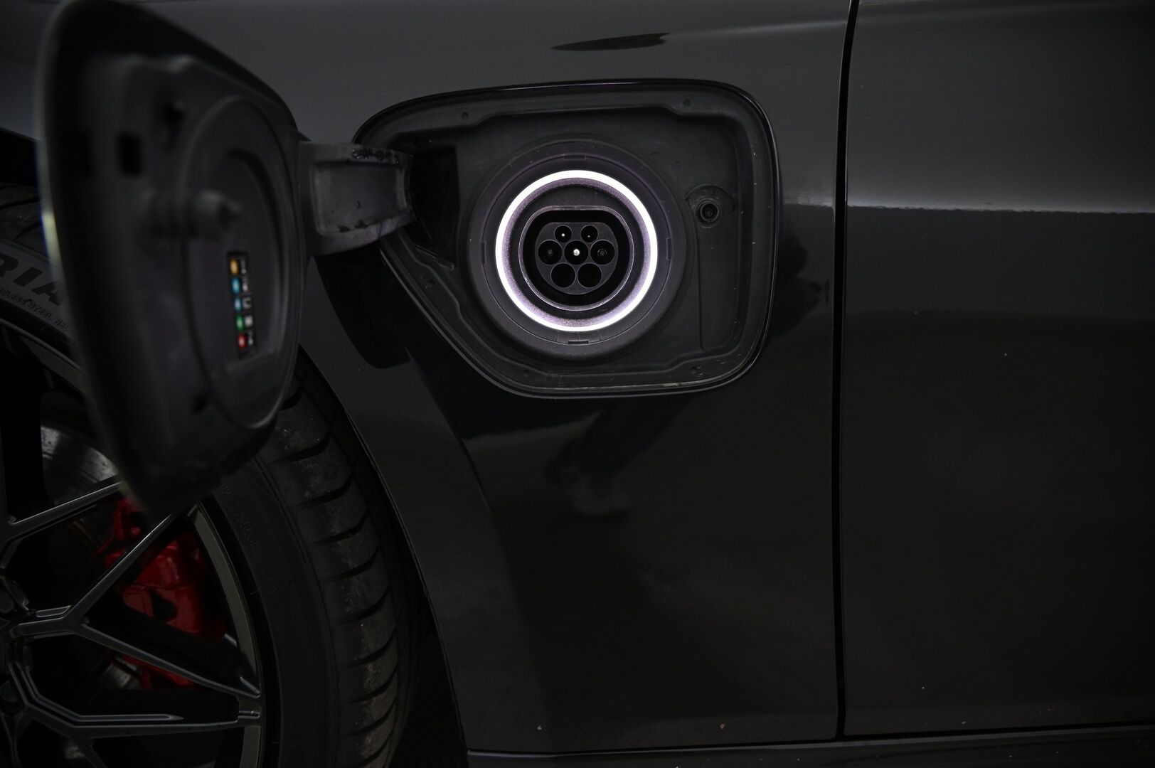 BMW 330 2016 F30 Sedan 330e M-Sport* ACC / H&K / HUD / Kattoluukku / Muistinahat / Proffa Navi* - *Kovat varusteet! / 2x Hyvät renkaat!