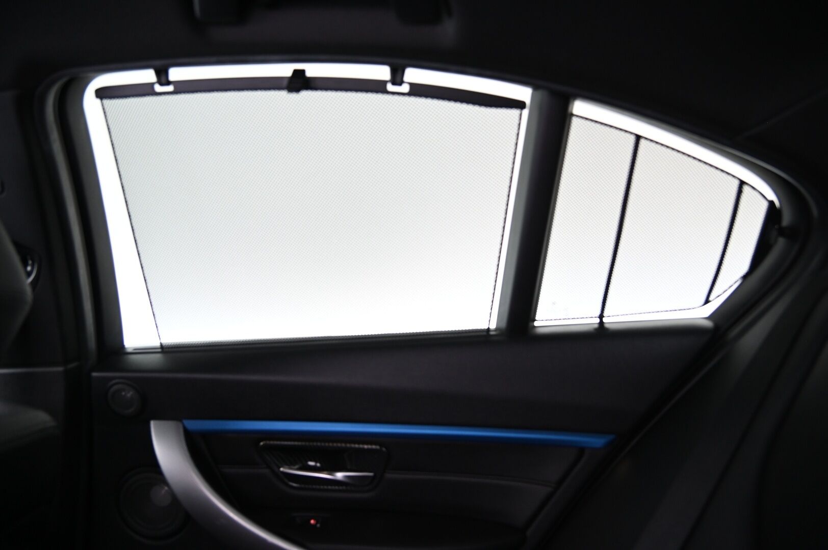 BMW 330 2016 F30 Sedan 330e M-Sport* ACC / H&K / HUD / Kattoluukku / Muistinahat / Proffa Navi* - *Kovat varusteet! / 2x Hyvät renkaat!
