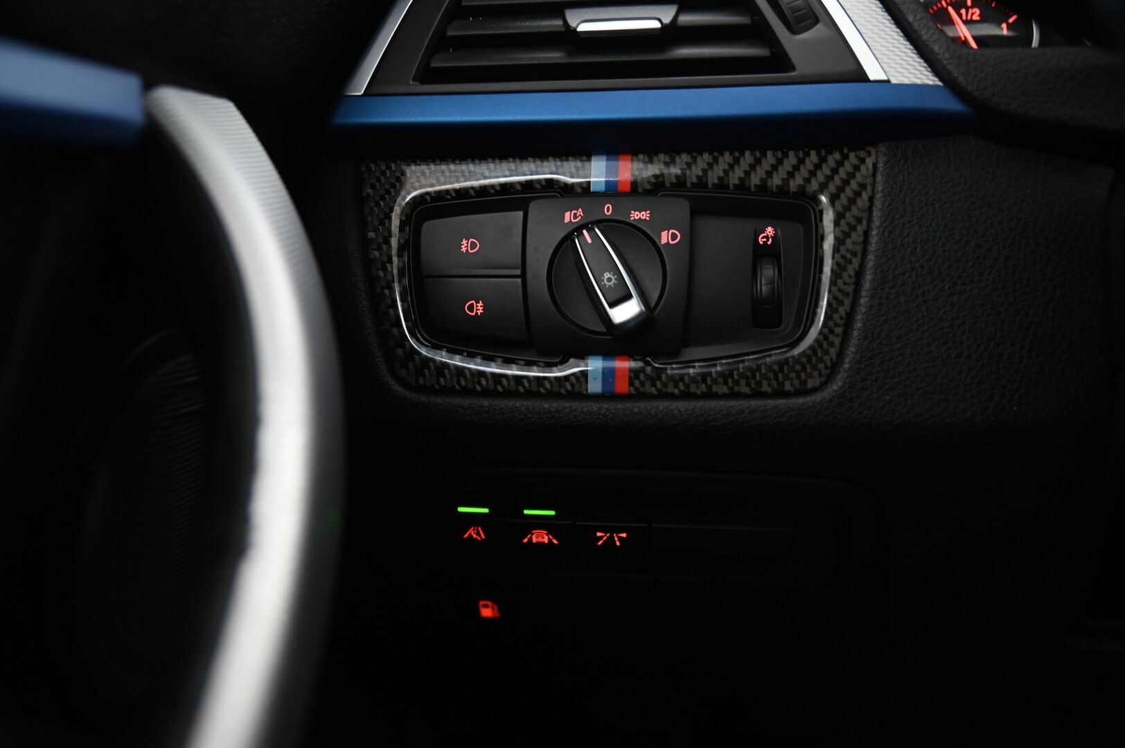 BMW 330 2016 F30 Sedan 330e M-Sport* ACC / H&K / HUD / Kattoluukku / Muistinahat / Proffa Navi* - *Kovat varusteet! / 2x Hyvät renkaat!