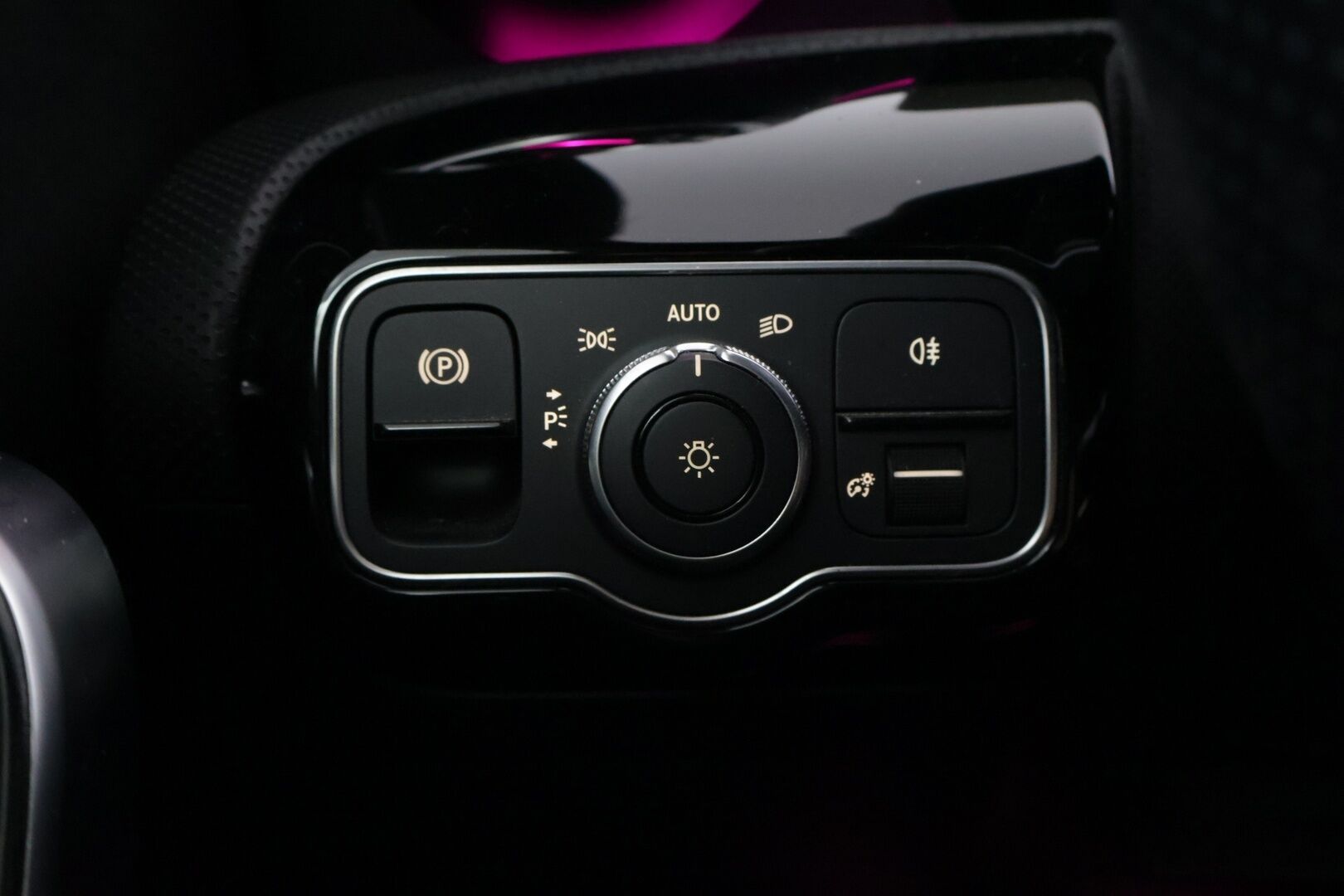 Mercedes-Benz A 2023 250 e A Business AMG - | Panorama | Ambient | Nahka-alcantara | Sporttipenkit | P-Kamera | Tutkat | LED | Navi |