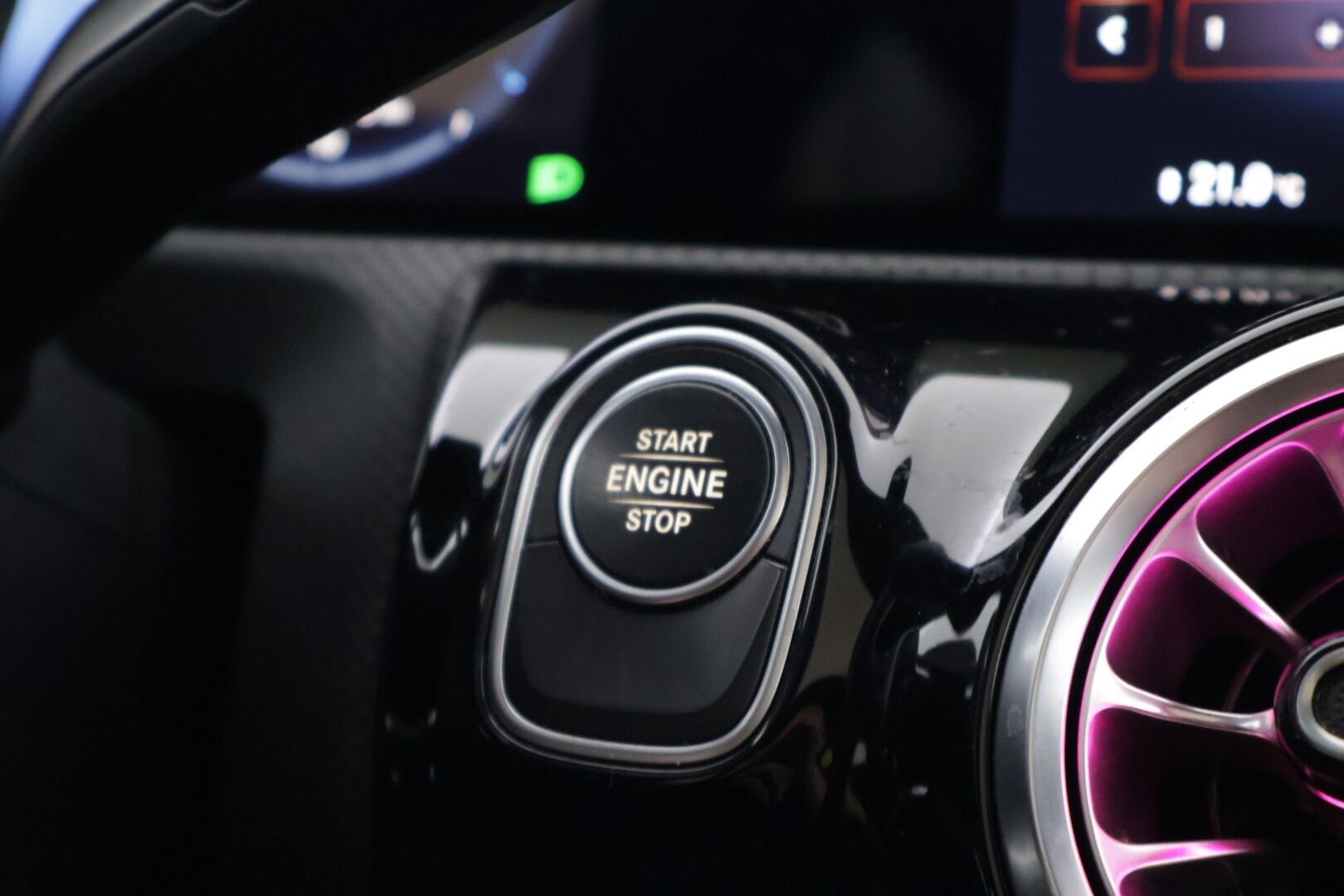 Mercedes-Benz A 2023 250 e A Business AMG - | Panorama | Ambient | Nahka-alcantara | Sporttipenkit | P-Kamera | Tutkat | LED | Navi |