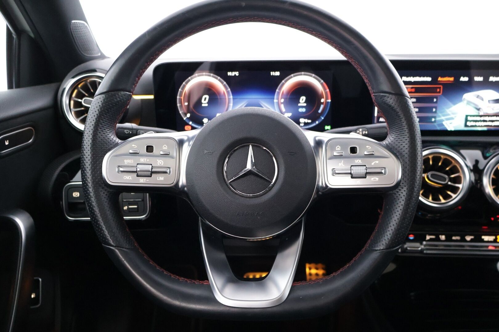 Mercedes-Benz A 2023 250 e A Business AMG - | Panorama | Ambient | Nahka-alcantara | Sporttipenkit | P-Kamera | Tutkat | LED | Navi |