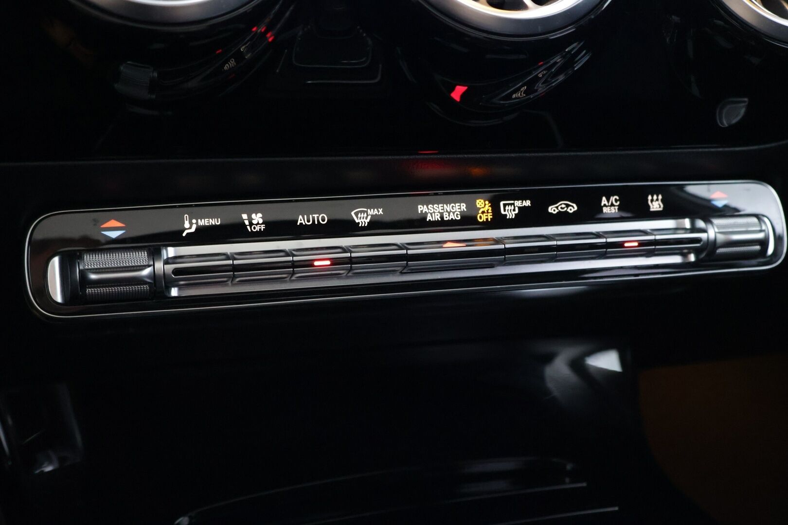 Mercedes-Benz A 2023 250 e A Business AMG - | Panorama | Ambient | Nahka-alcantara | Sporttipenkit | P-Kamera | Tutkat | LED | Navi |