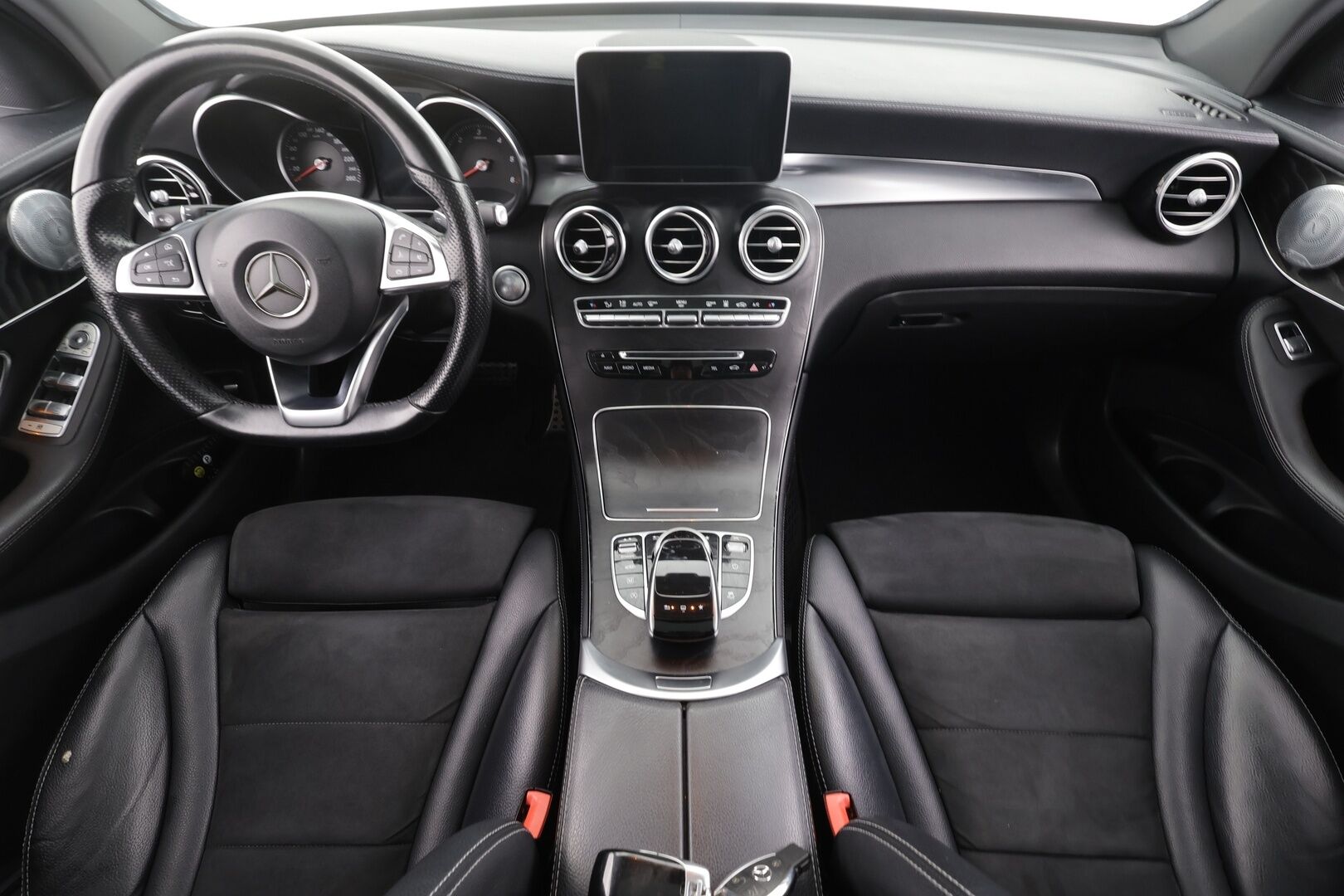 Mercedes-Benz GLC 2016 220 d 4Matic A Premium Business AMG * Distronic+ / Webasto / Burmester / Panorama / Ilma-alusta / Koukku * - Night - paketti / P.kamera / ILS LED / Sporttipenkit 