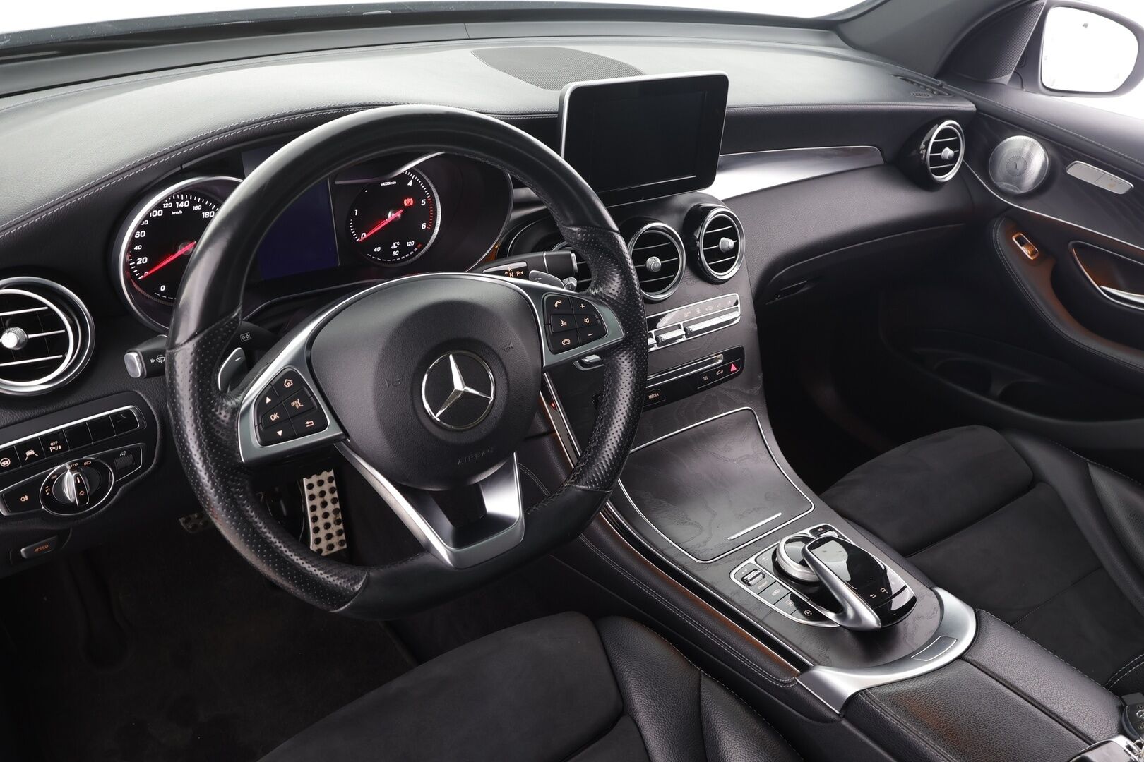 Mercedes-Benz GLC 2016 220 d 4Matic A Premium Business AMG - Distronic+ | Webasto | Burmester | Panoraama | Ilma-Alusta | Vetokoukku | ILS LED