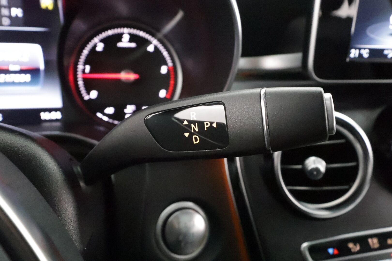 Mercedes-Benz GLC 2016 220 d 4Matic A Premium Business AMG * Distronic+ / Webasto / Burmester / Panoraama / Ilma-Alusta / Vetokoukku - Night / ILS LED / Nahka-Alcantara / Supervarusteet!