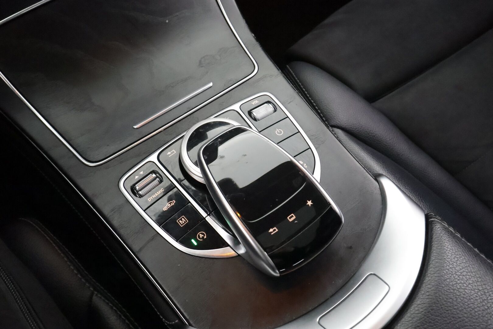 Mercedes-Benz GLC 2016 220 d 4Matic A Premium Business AMG * Distronic+ / Webasto / Burmester / Panorama / Ilma-alusta / Koukku * - Night - paketti / P.kamera / ILS LED / Sporttipenkit 