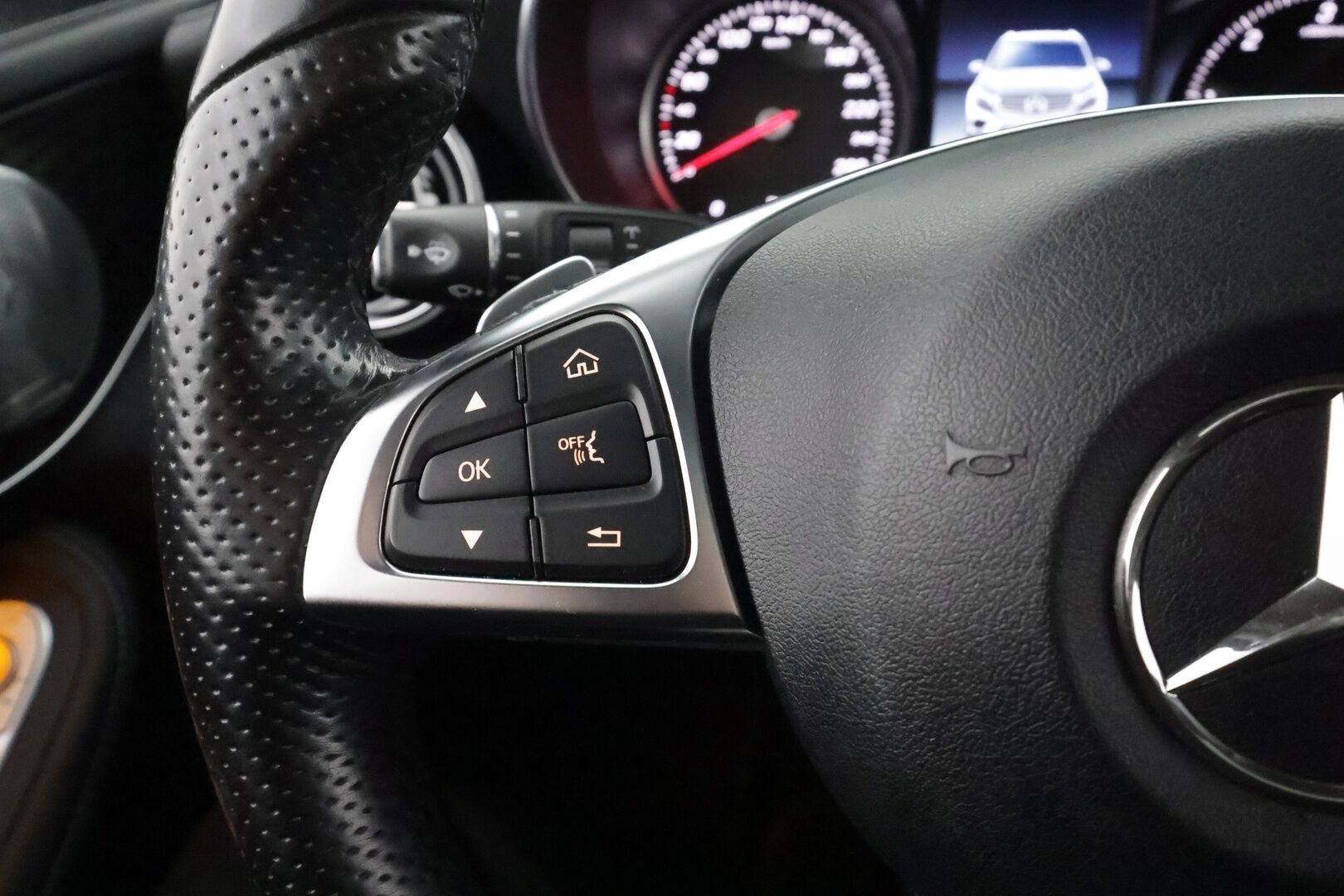 Mercedes-Benz GLC 2016 220 d 4Matic A Premium Business AMG * Distronic+ / Webasto / Burmester / Panoraama / Ilma-Alusta / Vetokoukku - Night / ILS LED / Nahka-Alcantara / Supervarusteet!