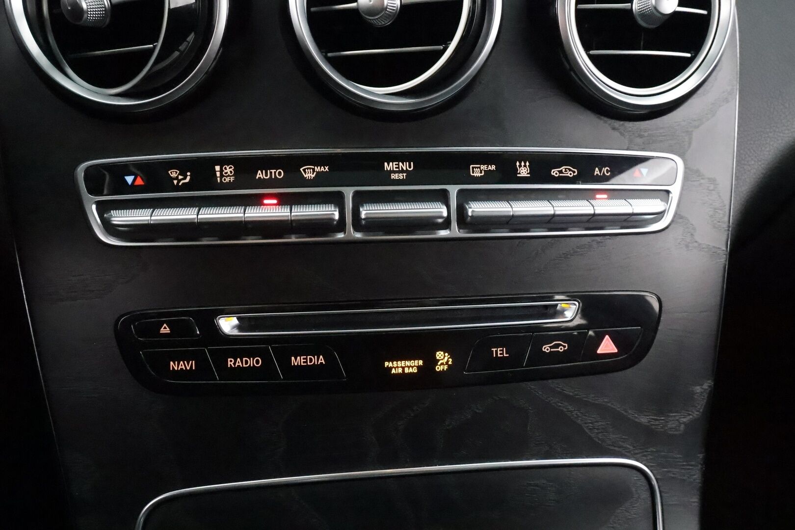 Mercedes-Benz GLC 2016 220 d 4Matic A Premium Business AMG - Distronic+ | Webasto | Burmester | Panoraama | Ilma-Alusta | Vetokoukku | ILS LED