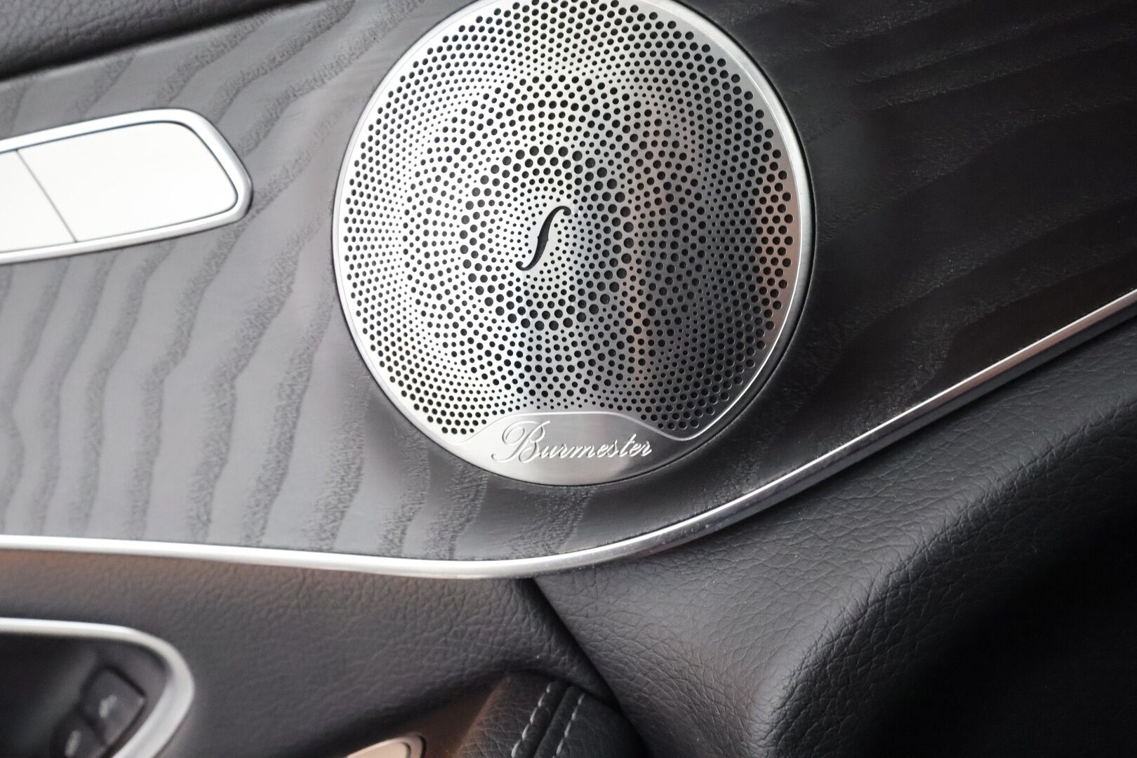 Mercedes-Benz GLC 2016 220 d 4Matic A Premium Business AMG * Distronic+ / Webasto / Burmester / Panorama / Ilma-alusta / Koukku * - Night - paketti / P.kamera / ILS LED / Sporttipenkit 