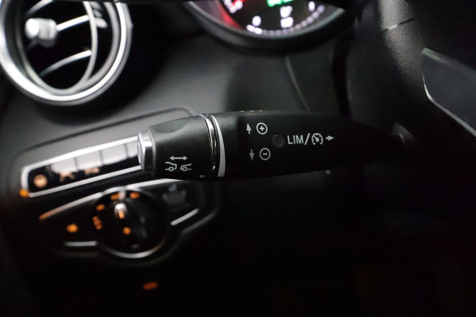 Mercedes-Benz GLC 2016 220 d 4Matic A Premium Business AMG - Distronic+ | Webasto | Burmester | Panoraama | Ilma-Alusta | Vetokoukku | ILS LED