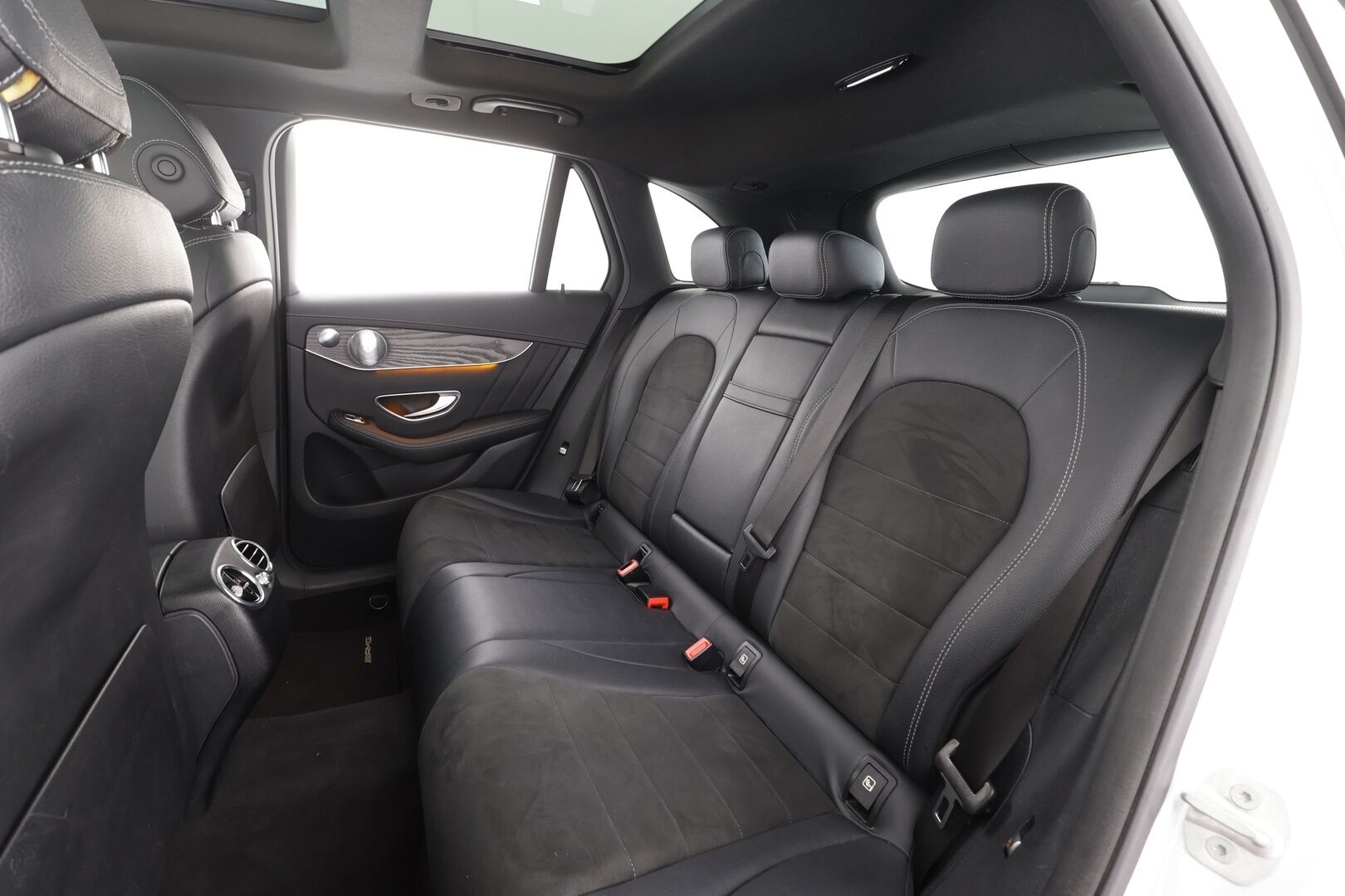 Mercedes-Benz GLC 2016 220 d 4Matic A Premium Business AMG * Distronic+ / Webasto / Burmester / Panorama / Ilma-alusta / Koukku * - Night - paketti / P.kamera / ILS LED / Sporttipenkit 