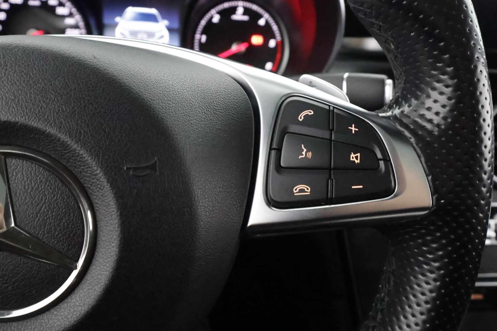 Mercedes-Benz GLC 2016 220 d 4Matic A Premium Business AMG * Distronic+ / Webasto / Burmester / Panoraama / Ilma-Alusta / Vetokoukku - Night / ILS LED / Nahka-Alcantara / Supervarusteet!