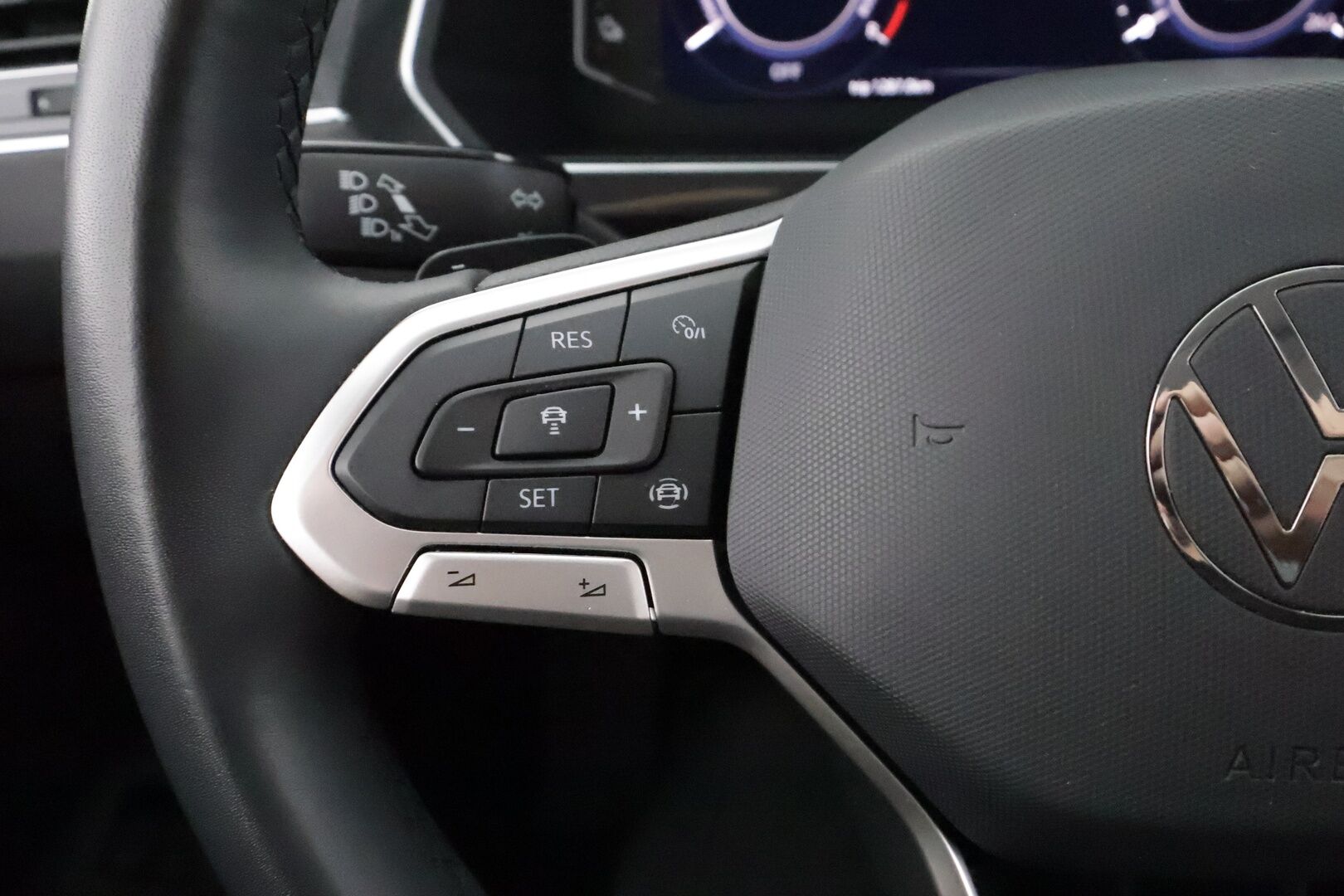 Volkswagen Tiguan 2024 Style Business eHybrid 180 kW DSG-automaatti - | ACC | Matrix | P.kamera | Koukku | Digimittaristo | Kaistavahti | Keyless | Facelift | Ratinlämmitys | Kahdet renkaat | 2x Latauskaapelit | Merkkihuollot | 1-om Suomi-auto |