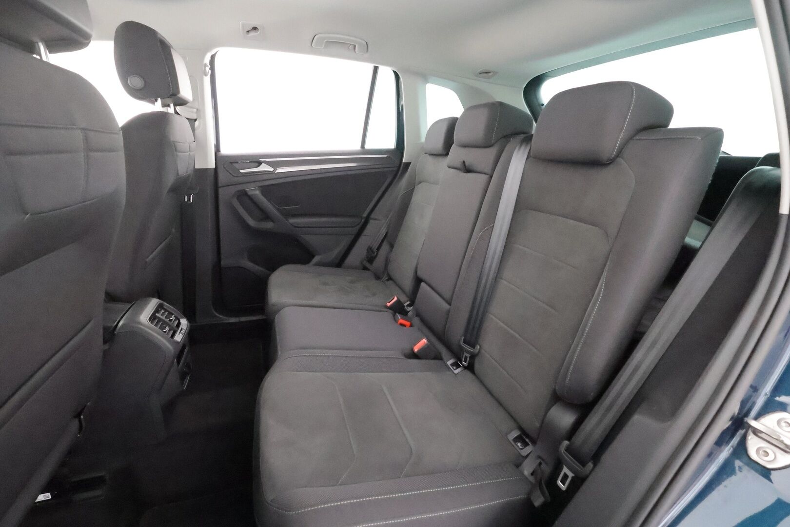 Volkswagen Tiguan 2024 Style Business eHybrid 180 kW DSG-automaatti - | ACC | Matrix | P.kamera | Koukku | Digimittaristo | Kaistavahti | Keyless | Facelift | Ratinlämmitys | Kahdet renkaat | 2x Latauskaapelit | Merkkihuollot | 1-om Suomi-auto |