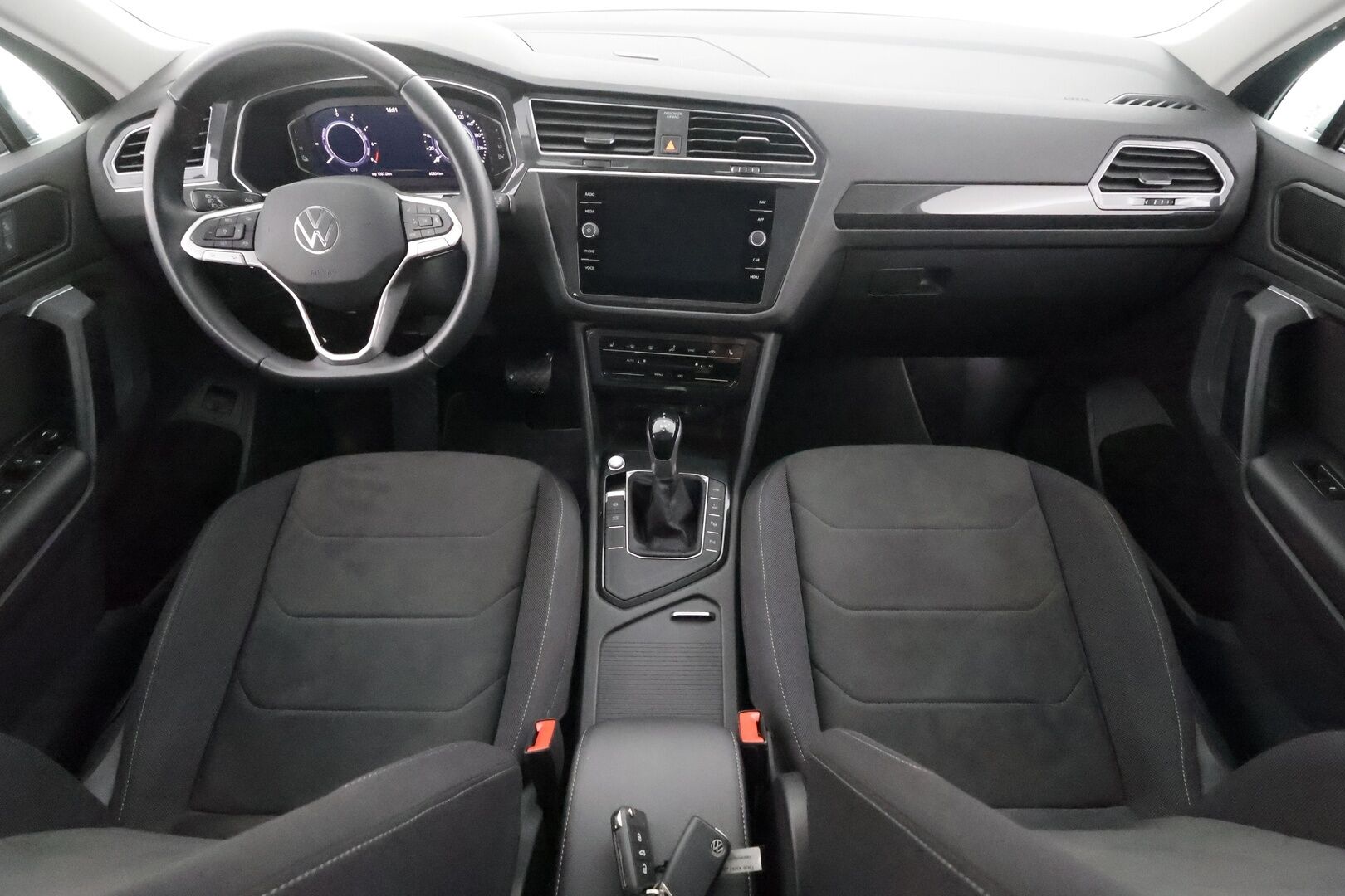 Volkswagen Tiguan 2024 Style Business eHybrid 180 kW DSG-automaatti - | ACC | Matrix | P.kamera | Koukku | Digimittaristo | Kaistavahti | Keyless | Facelift | Ratinlämmitys | Kahdet renkaat | 2x Latauskaapelit | Merkkihuollot | 1-om Suomi-auto |