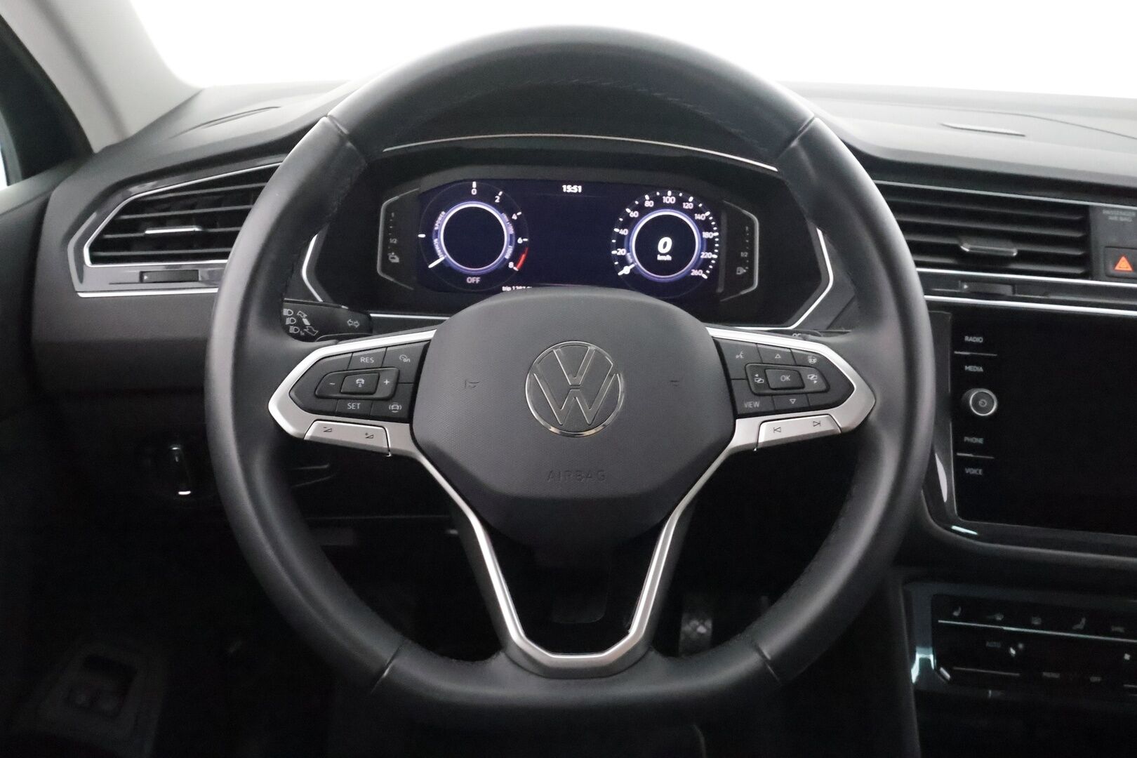 Volkswagen Tiguan 2024 Style Business eHybrid 180 kW DSG-automaatti - | ACC | Matrix | P.kamera | Koukku | Digimittaristo | Kaistavahti | Keyless | Facelift | Ratinlämmitys | Kahdet renkaat | 2x Latauskaapelit | Merkkihuollot | 1-om Suomi-auto |