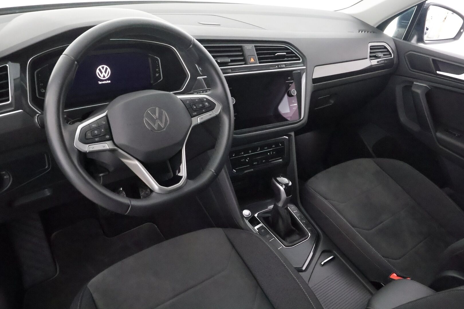 Volkswagen Tiguan 2024 Style Business eHybrid 180 kW DSG-automaatti - | ACC | Matrix | P.kamera | Koukku | Digimittaristo | Kaistavahti | Keyless | Facelift | Ratinlämmitys | Kahdet renkaat | 2x Latauskaapelit | Merkkihuollot | 1-om Suomi-auto |