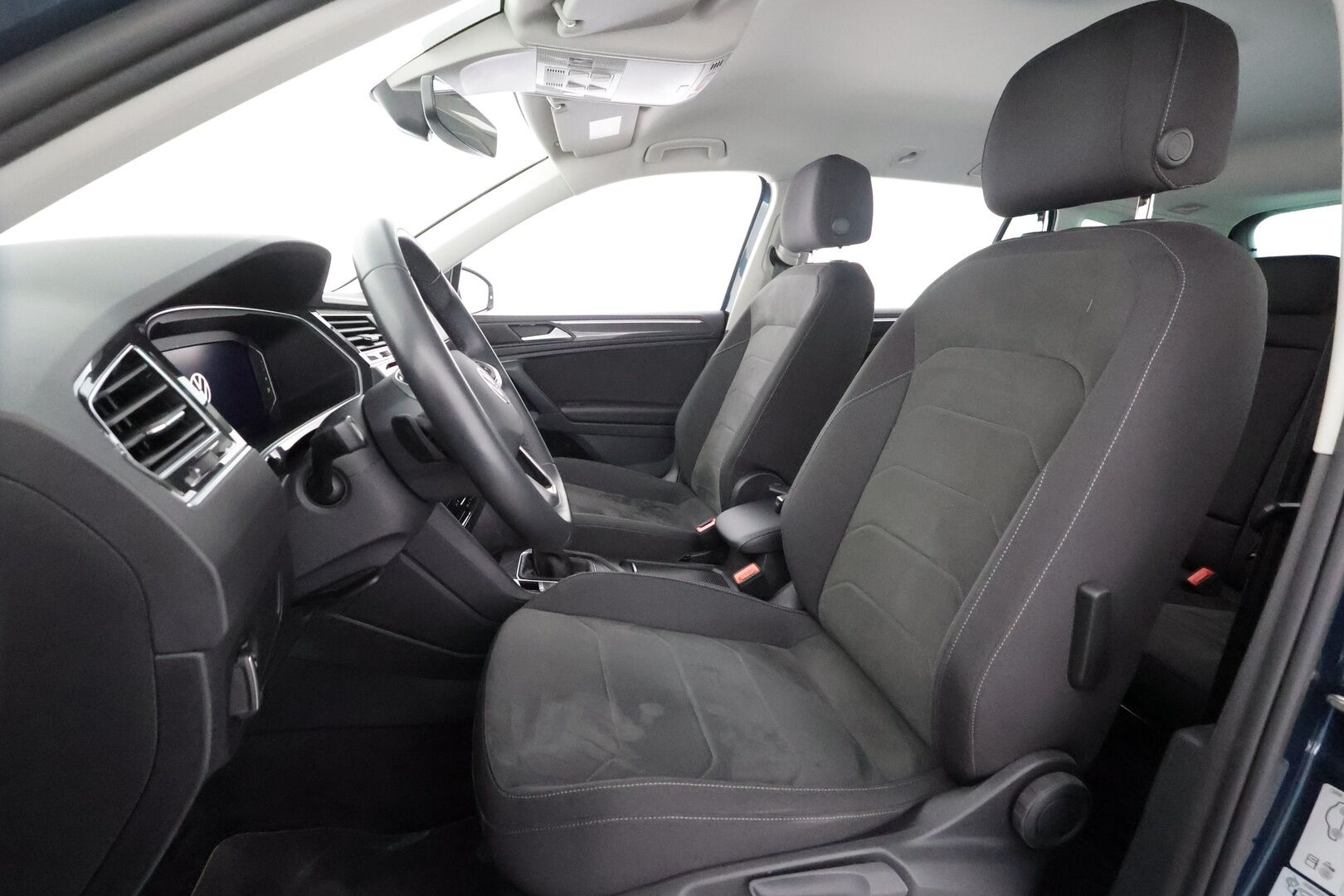 Volkswagen Tiguan 2024 Style Business eHybrid 180 kW DSG-automaatti - | ACC | Matrix | P.kamera | Koukku | Digimittaristo | Kaistavahti | Keyless | Facelift | Ratinlämmitys | Kahdet renkaat | 2x Latauskaapelit | Merkkihuollot | 1-om Suomi-auto |