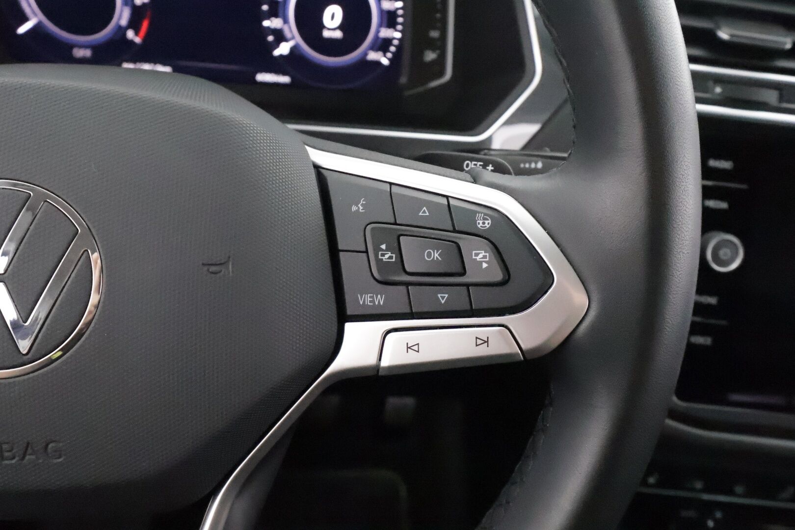 Volkswagen Tiguan 2024 Style Business eHybrid 180 kW DSG-automaatti - | ACC | Matrix | P.kamera | Koukku | Digimittaristo | Kaistavahti | Keyless | Facelift | Ratinlämmitys | Kahdet renkaat | 2x Latauskaapelit | Merkkihuollot | 1-om Suomi-auto |