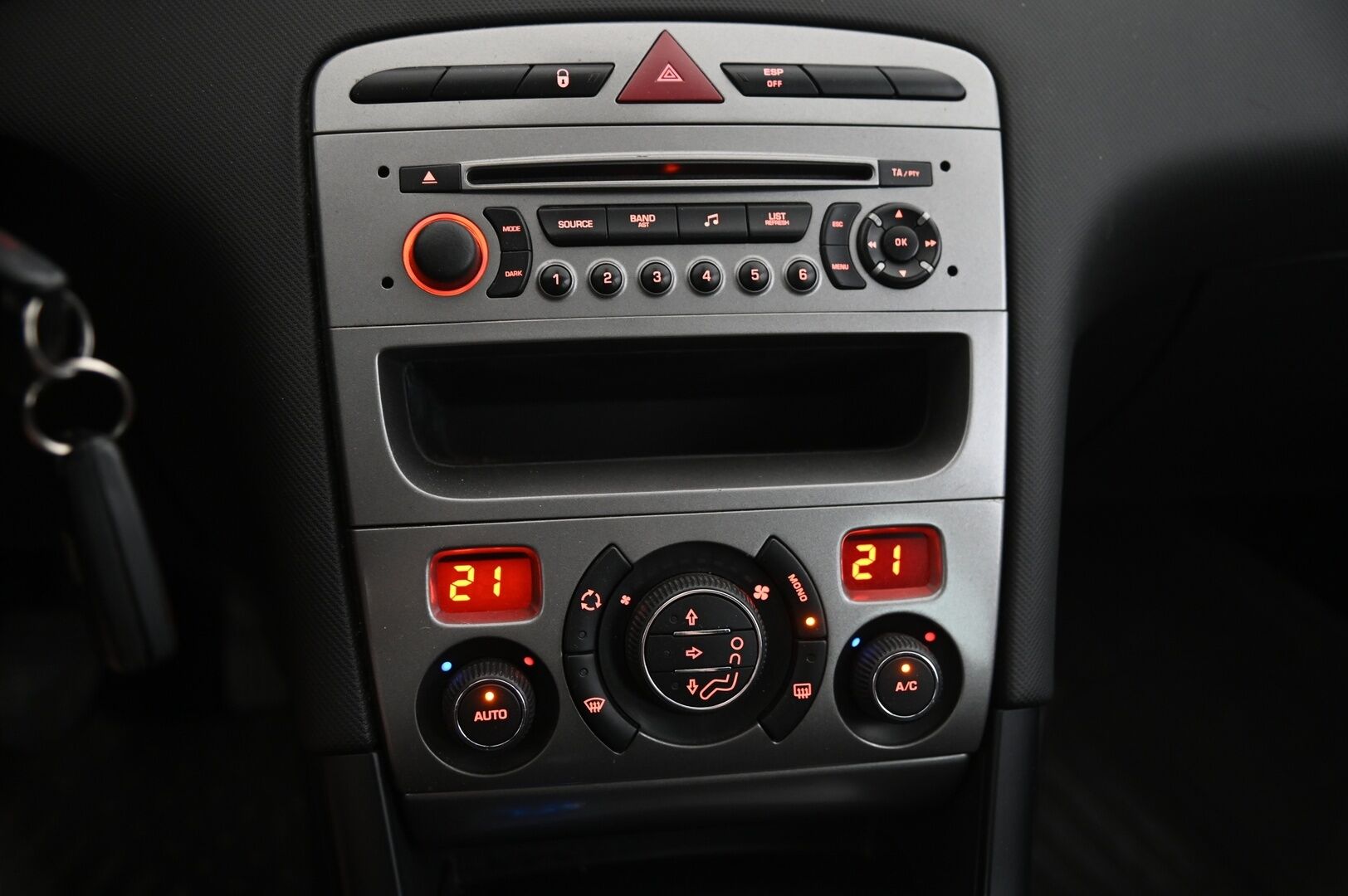 Peugeot 308 2011 SW VTi 120 Millesim 200 II*Myydään Huutokaupat.com* - Tämä auto myydään Huutokaupat.com | Lasikatto | Lohkolämmitin | Vakkari | 2x alut 