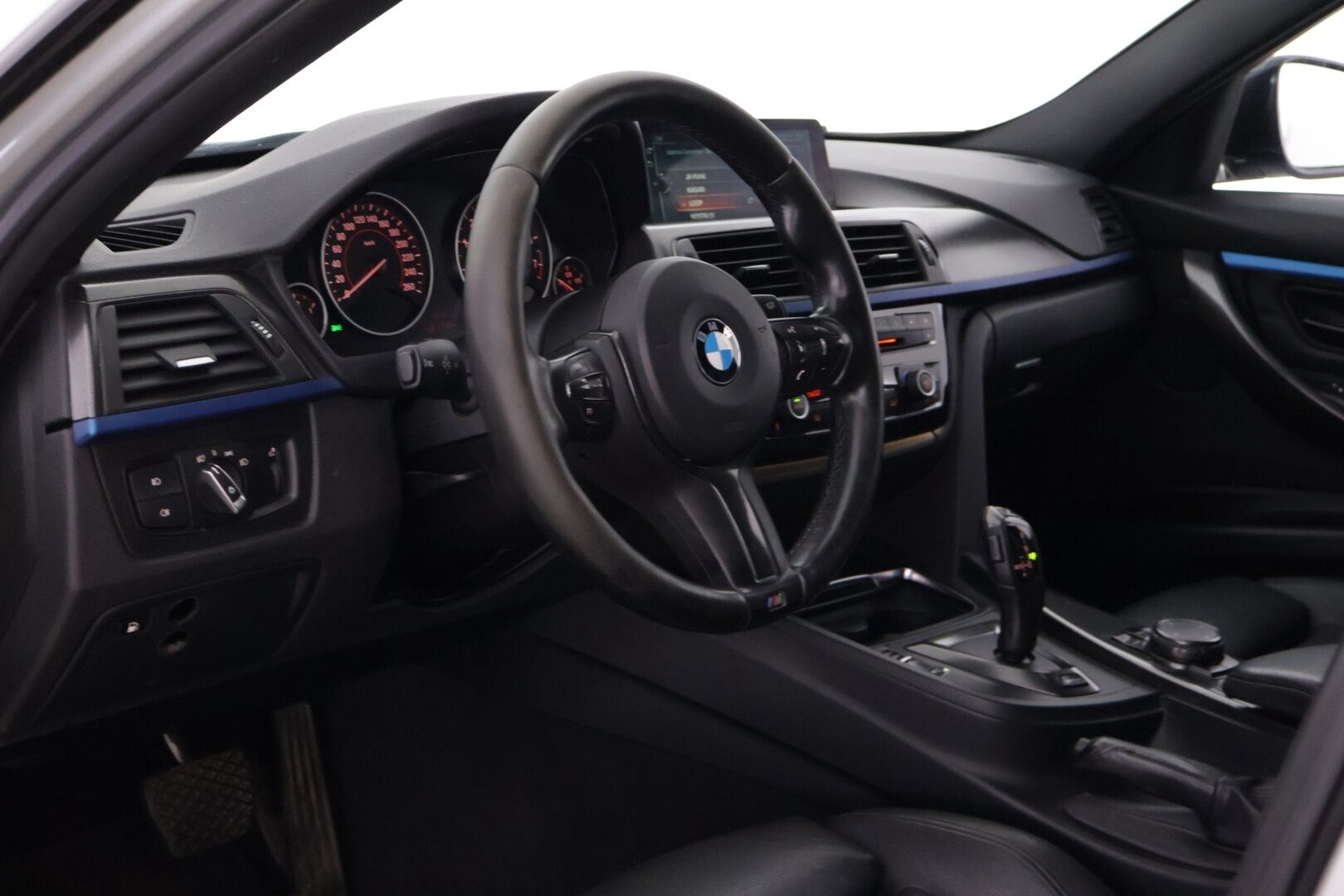 BMW 330 2017 F30 Sedan 330e A Business M Sport  *Sporttinahat / Prof. navi / Led / P. tutka / Näyttävä * - Taloudellinen! / hulppein varustein 