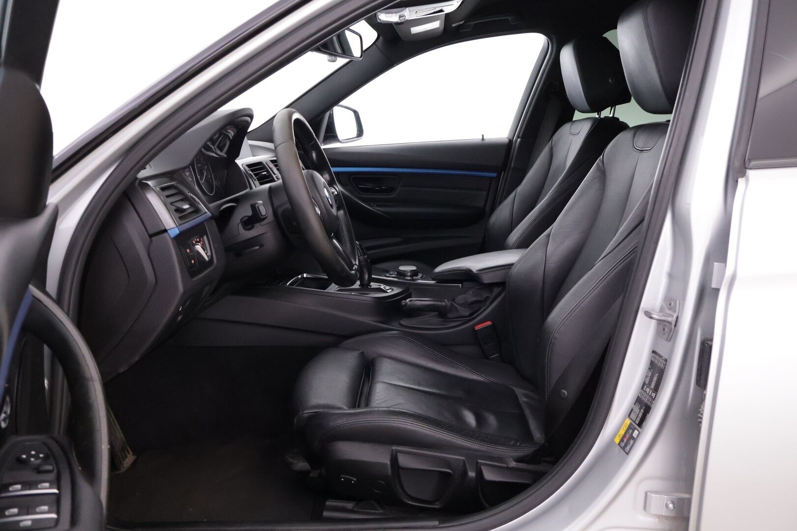 BMW 330 2017 F30 Sedan 330e A Business M Sport  *Sporttinahat / Prof. navi / Led / P. tutka / Näyttävä * - Taloudellinen! / hulppein varustein 