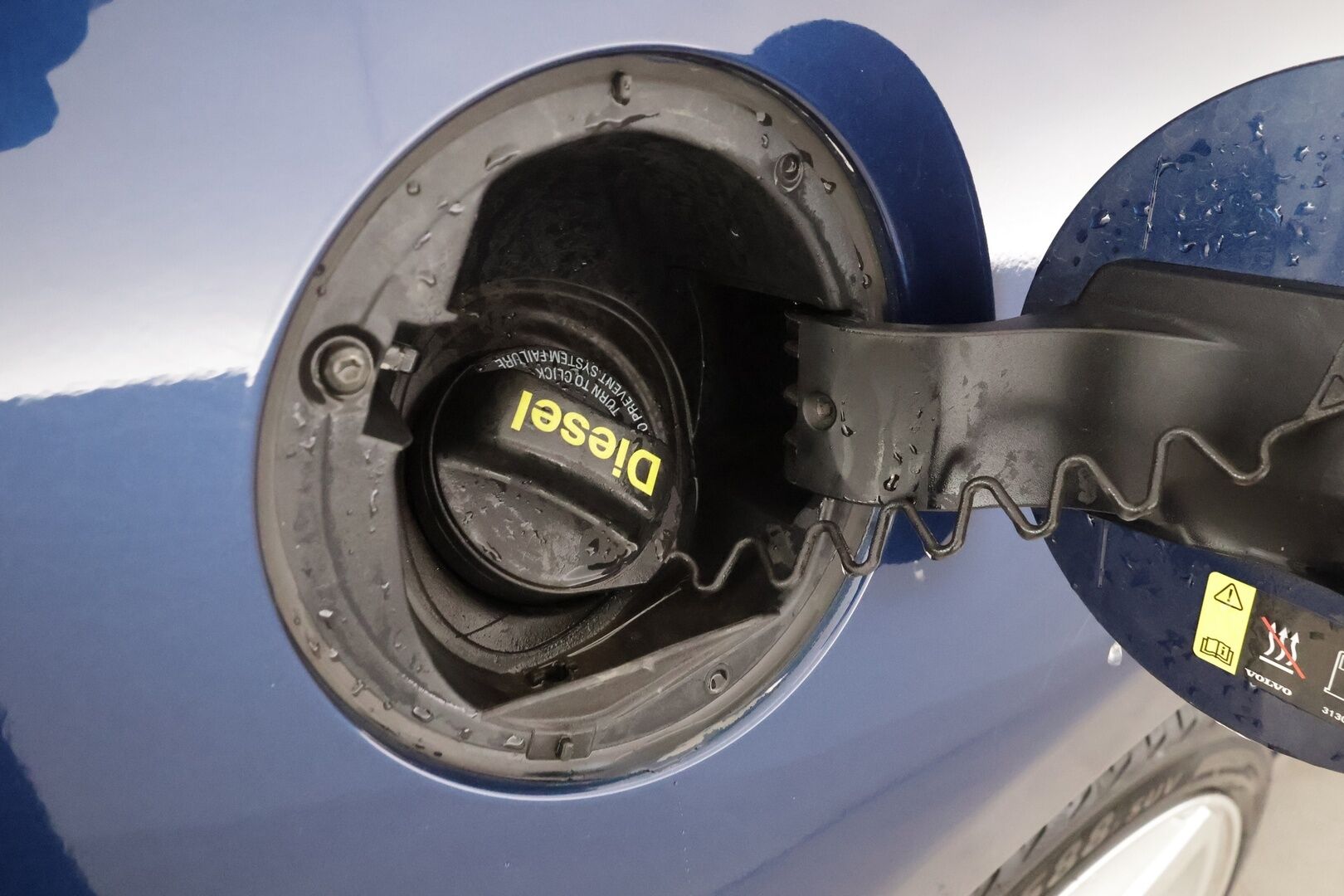 Volvo XC60 2015 D5 AWD Ocean Race aut * Vakkari / P.tutka / Digimittaristo / Puolinahat / Koukku / Webasto / Ratinlämmitin * - Kahdet renkaat aluvanteilla / Juuri huollettu! - HULLU BLACKWEEK KORKOTARJOUS 2,49%