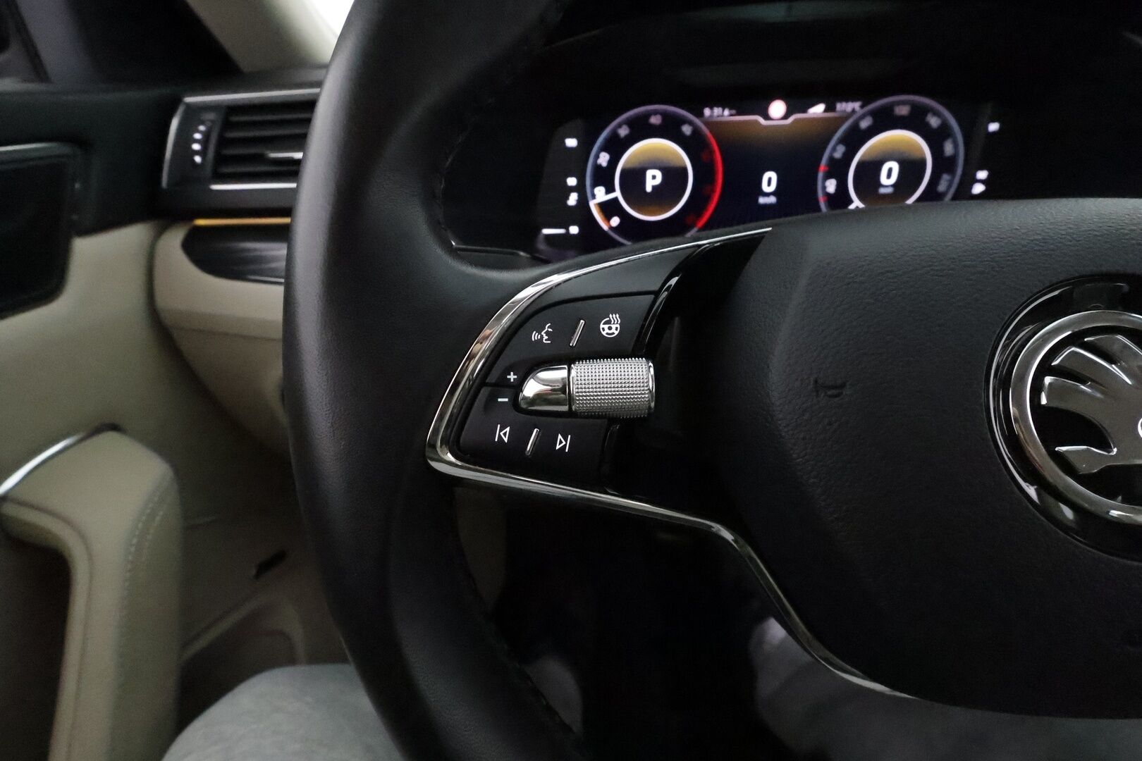 Skoda Superb 2021 2,0 TDI 150 Style DSG *ACC / P.kamera / Muistipenkit / Matrix LED / Navi / Canton / Lohkolämmitin* - Suomi-auto / Kahdet renkaat aluvanteilla