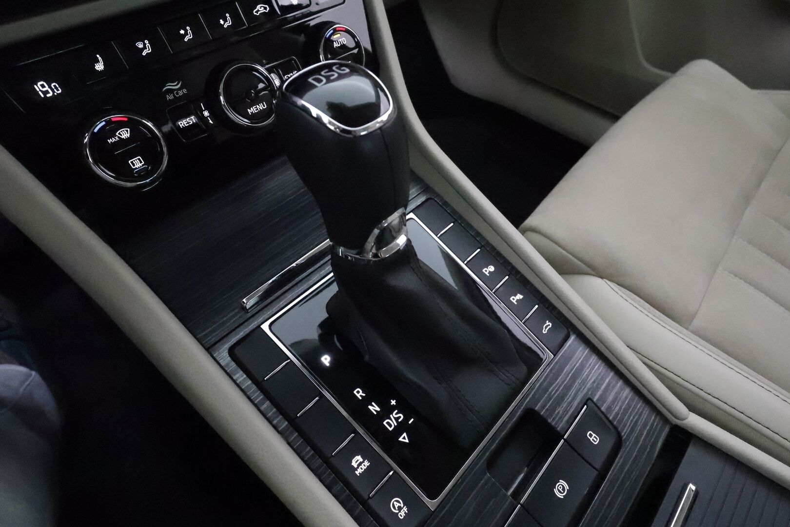Skoda Superb 2021 2,0 TDI 150 Style DSG *ACC / P.kamera / Muistipenkit / Matrix LED / Navi / Canton / Lohkolämmitin* - Suomi-auto / Kahdet renkaat aluvanteilla