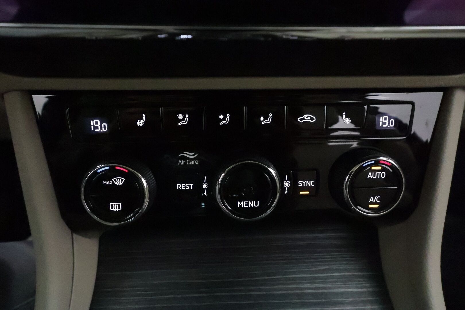 Skoda Superb 2021 2,0 TDI 150 Style DSG Autom. * Adapt.Vakkari / Canton Premium Audio / Peruutuskamera / Matrix LED / Lohko & Sisäpistoke - Suomi-auto / Kahdet renkaat aluvanteilla / Muistipenkit / Huippuvarusteet! - HULLU BLACKWEEK KORKOTARJOUS 2,49%