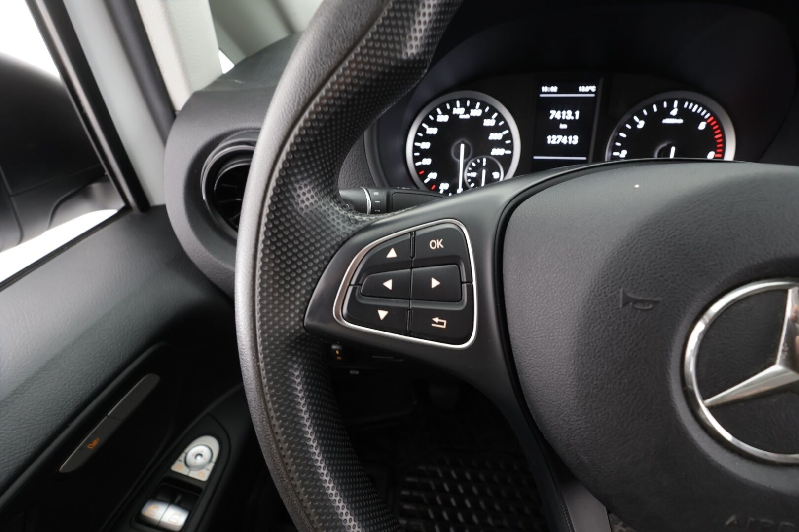 Mercedes-Benz Vito 2022 110CDI FWD-3,05/32K keskipitkä A2 Worker - Webasto | P.Kamera | Koukku | Vakkari | Apple&Android | 2x Renkaat | ALV | Juuri huollettu