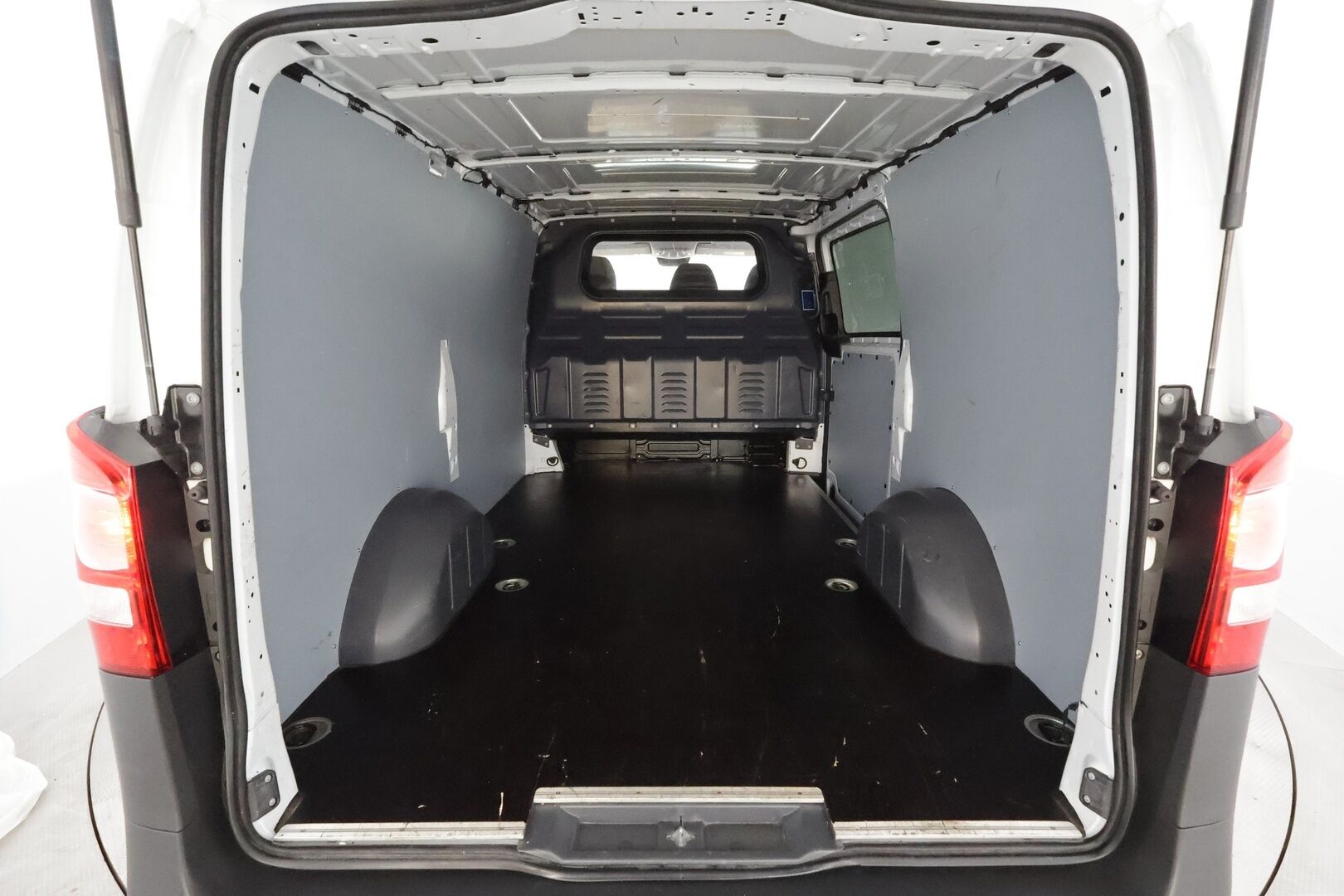 Mercedes-Benz Vito 2022 110CDI FWD-3,05/32K keskipitkä A2 Worker * Webasto / P.Kamera / Koukku / Vakkari / Apple&Android / 2x Renkaat / ALV * - Suomi-auto / Merkkihuollettu - HULLUT AVAJAISHULINAT KORKOTARJOUS 3,29 %