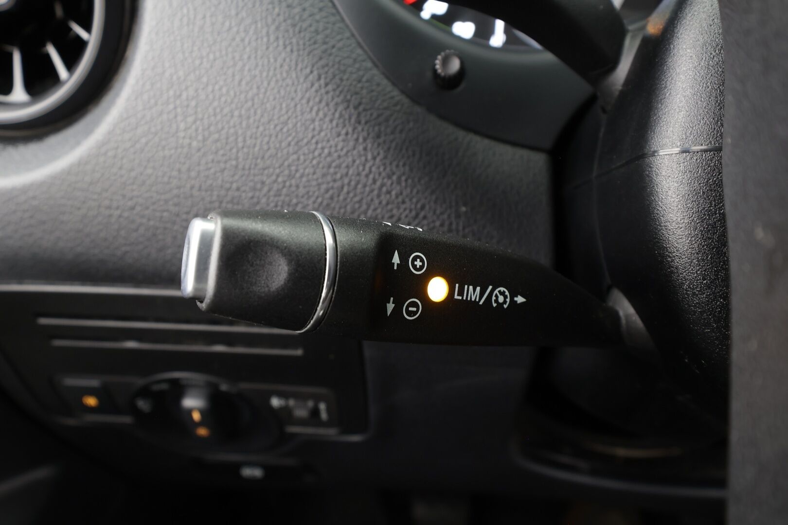 Mercedes-Benz Vito 2022 110CDI FWD-3,05/32K keskipitkä A2 Worker * Webasto / P.Kamera / Koukku / Vakkari / Apple&Android / 2x Renkaat / ALV * - Suomi-auto / Merkkihuollettu - HULLUT AVAJAISHULINAT KORKOTARJOUS 3,29 %