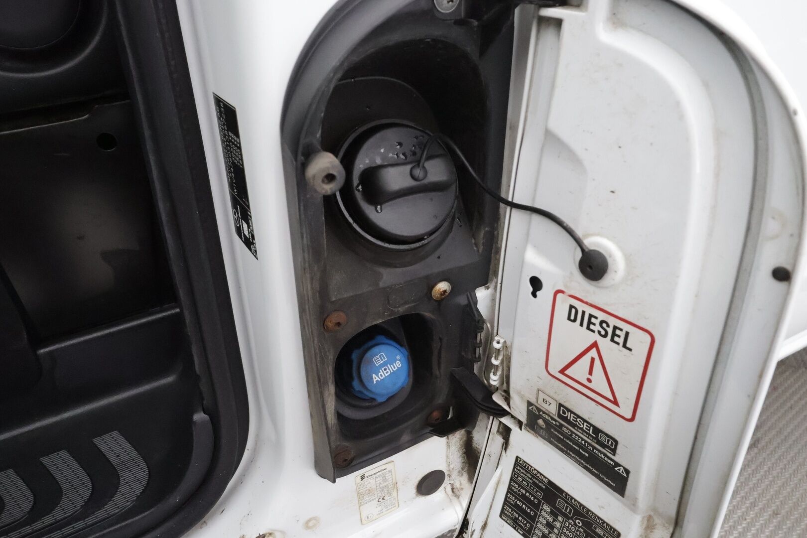 Mercedes-Benz Vito 2022 110CDI FWD-3,05/32K keskipitkä A2 Worker * Webasto / P.Kamera / Koukku / Vakkari / Apple&Android / 2x Renkaat / ALV * - Suomi-auto / Merkkihuollettu - HULLUT AVAJAISHULINAT KORKOTARJOUS 3,29 %