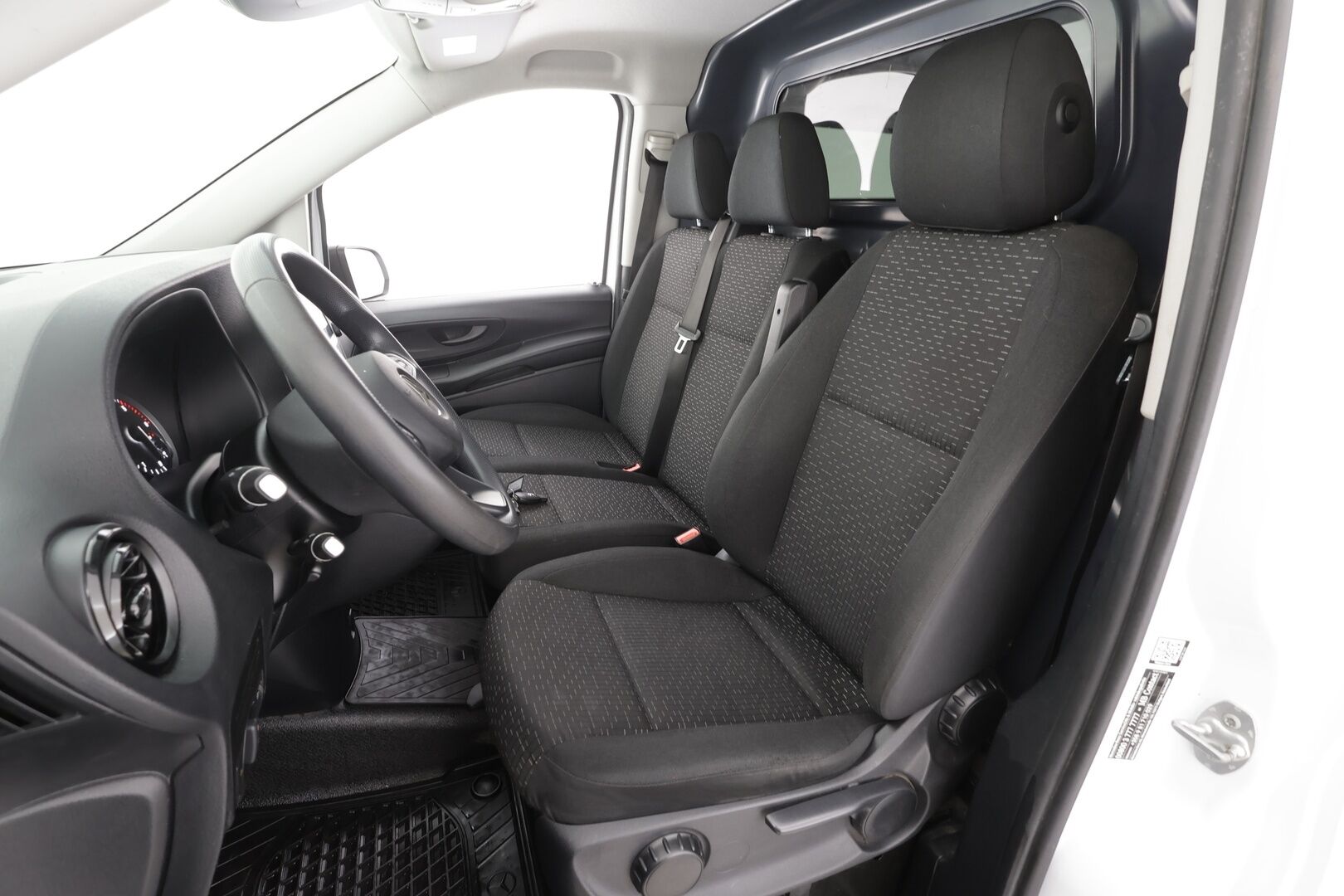 Mercedes-Benz Vito 2022 110CDI FWD-3,05/32K keskipitkä A2 Worker * Webasto / P.Kamera / Koukku / Vakkari / Apple&Android / 2x Renkaat / ALV * - Suomi-auto / Merkkihuollettu - HULLUT AVAJAISHULINAT KORKOTARJOUS 3,29 %