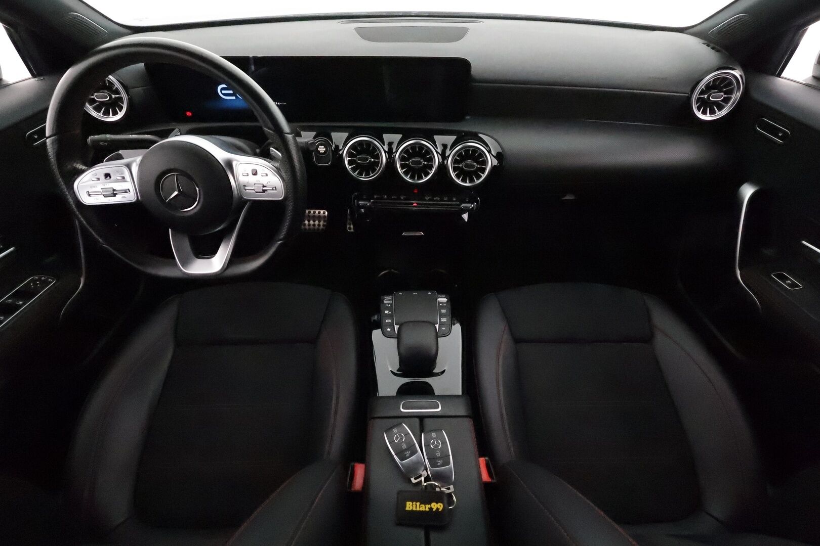Mercedes-Benz A 2021 250 e A sedan Business AMG Edition EQ Power **Distronic / P.kamera / Multibeam / Widescreen / Sporttipenkit / Keyless** - Suomi-auto / 2x Latauskaapelit / Kahdet Renkaat