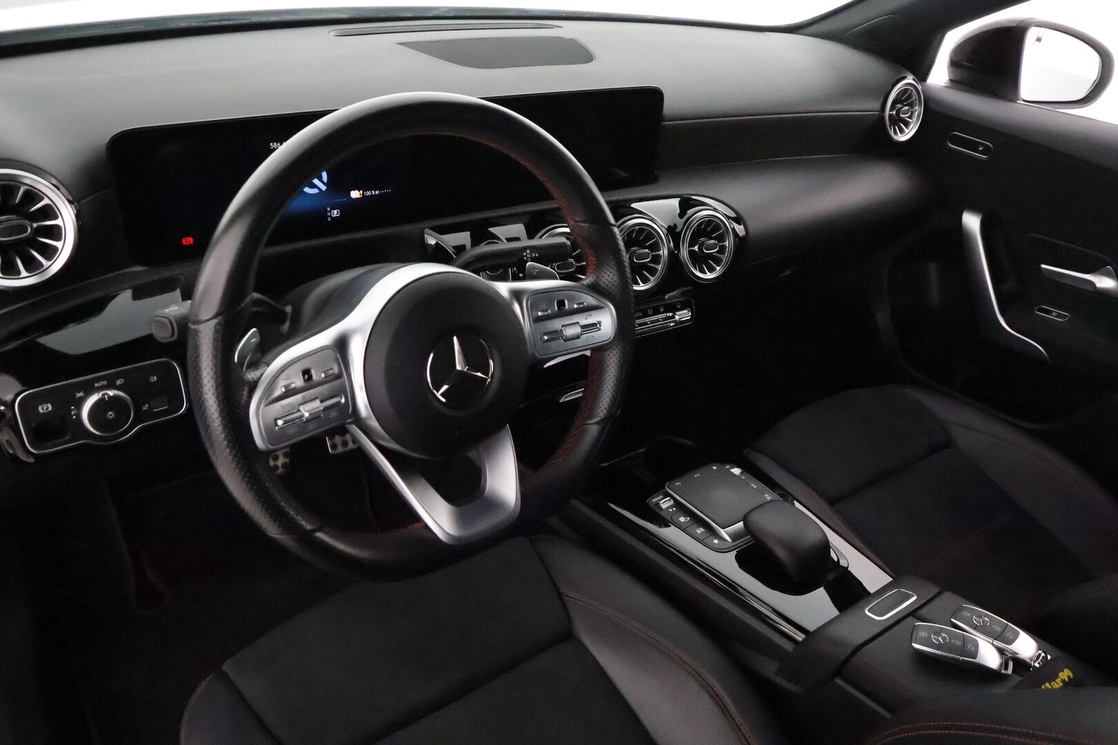 Mercedes-Benz A 2021 250 e A sedan Business AMG Edition EQ Power **Distronic / P.kamera / Multibeam / Widescreen / Sporttipenkit / Keyless** - Suomi-auto / 2x Latauskaapelit / Kahdet Renkaat