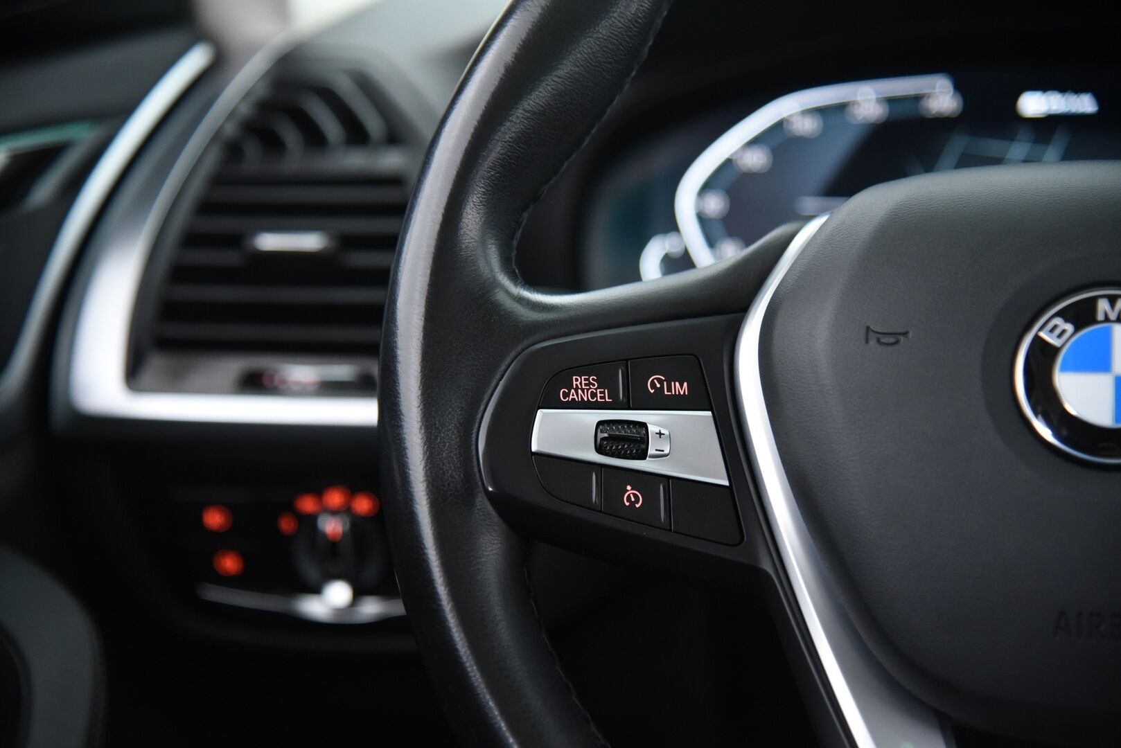 BMW X3 2021 G01 xDrive 30e A Charged Edition xLine / Suomi-auto / Koukku / Hifit / Tutkat / LED - Ambient Light / Juuri huollettu! / 2x alumiinivanteet!