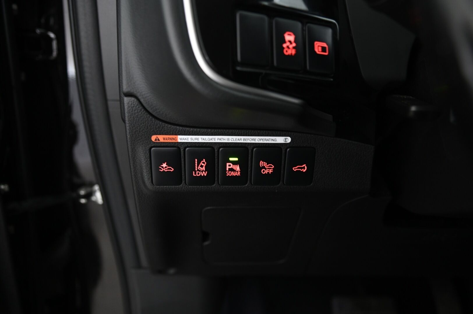 Mitsubishi Outlander 2016 Instyle 4WD 5P - ACC | 360 | KeyLess | Navi | Ratinlämmitin | Nahkapenkit | Rockford Sound | 2x renkaat&aluvantein - KORKO VAIN 3,99 %