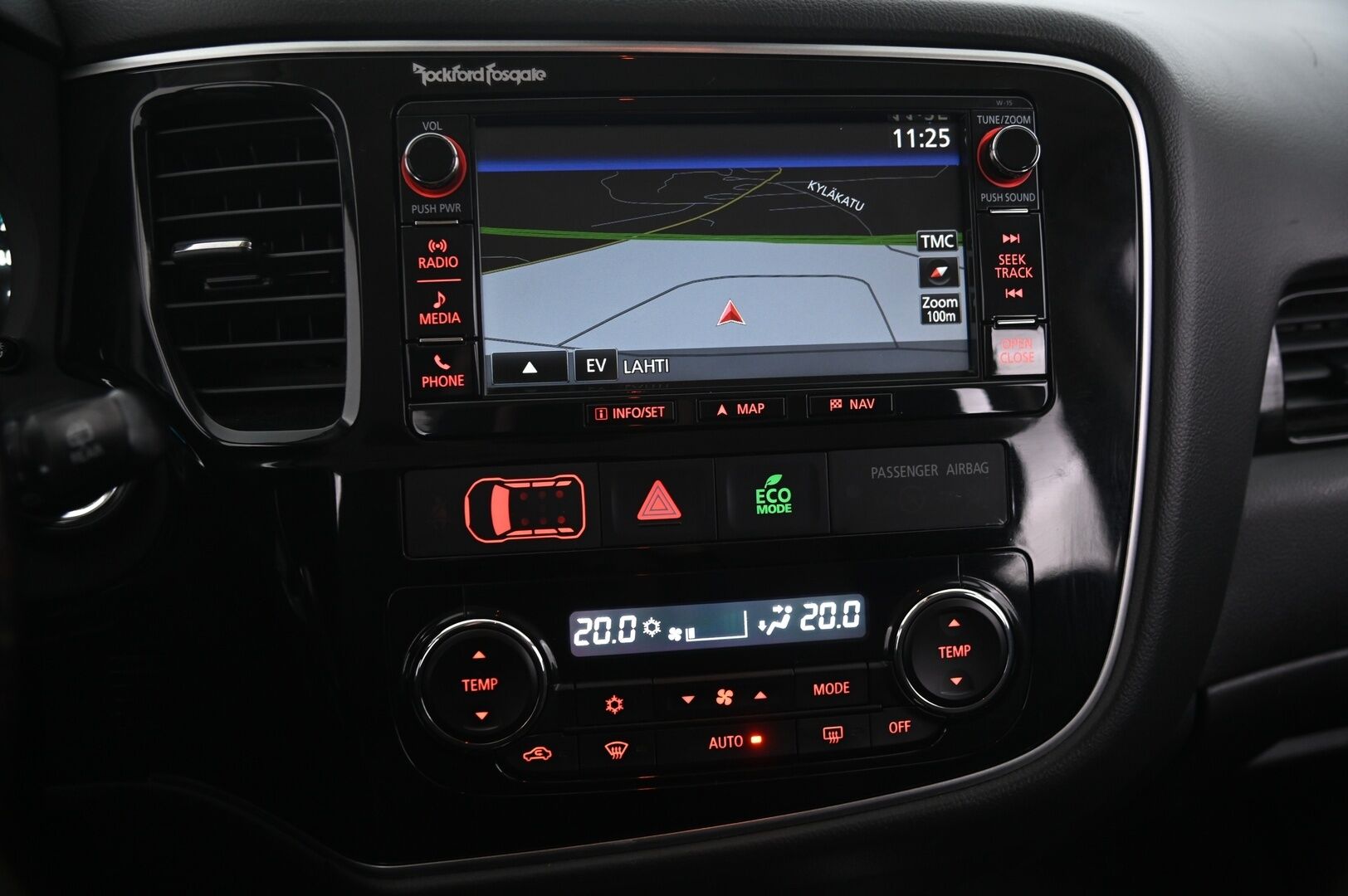 Mitsubishi Outlander 2016 Instyle 4WD 5P - ACC | 360 | KeyLess | Navi | Ratinlämmitin | Nahkapenkit | Rockford Sound | 2x renkaat&aluvantein - KORKO VAIN 3,99 %