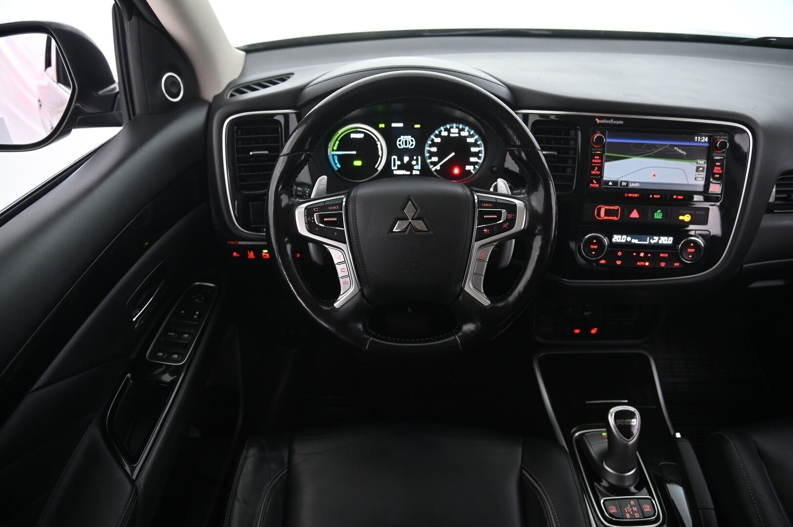 Mitsubishi Outlander 2016 Instyle 4WD 5P - ACC | 360 | KeyLess | Navi | Ratinlämmitin | Nahkapenkit | Rockford Sound | 2x renkaat&aluvantein - KORKO VAIN 3,99 %