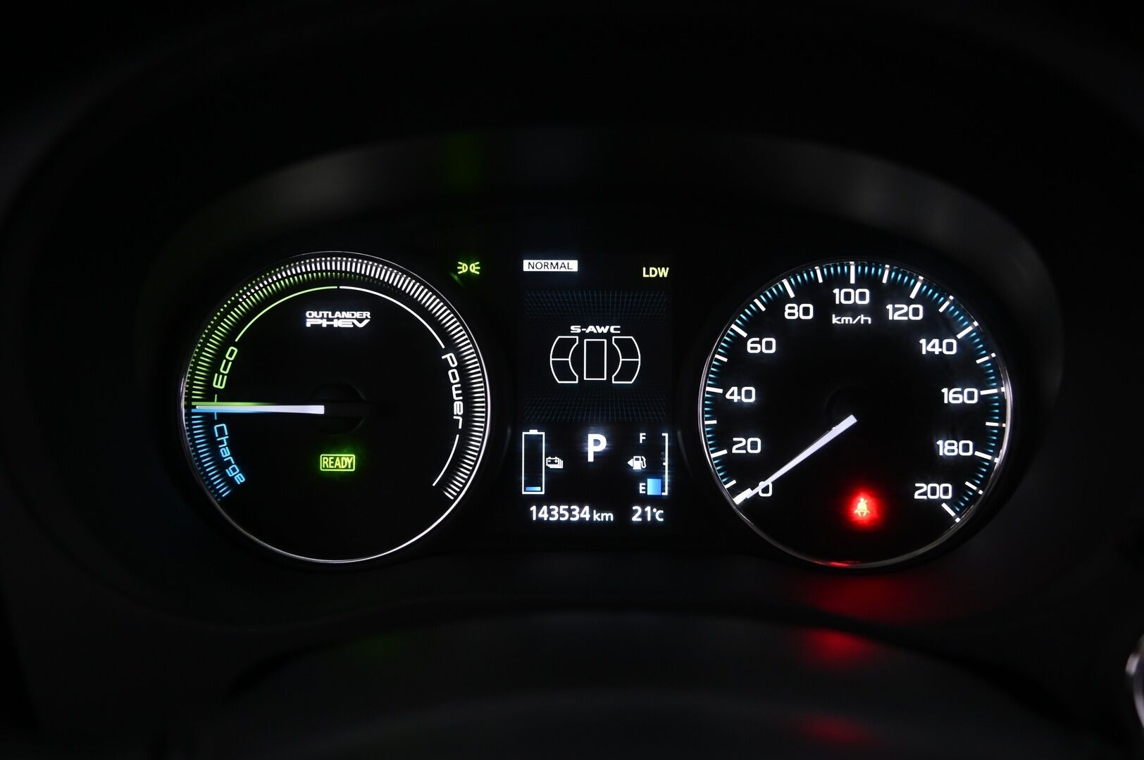 Mitsubishi Outlander 2016 Instyle 4WD 5P - ACC | 360 | KeyLess | Navi | Ratinlämmitin | Nahkapenkit | Rockford Sound | 2x renkaat&aluvantein - KORKO VAIN 3,99 %