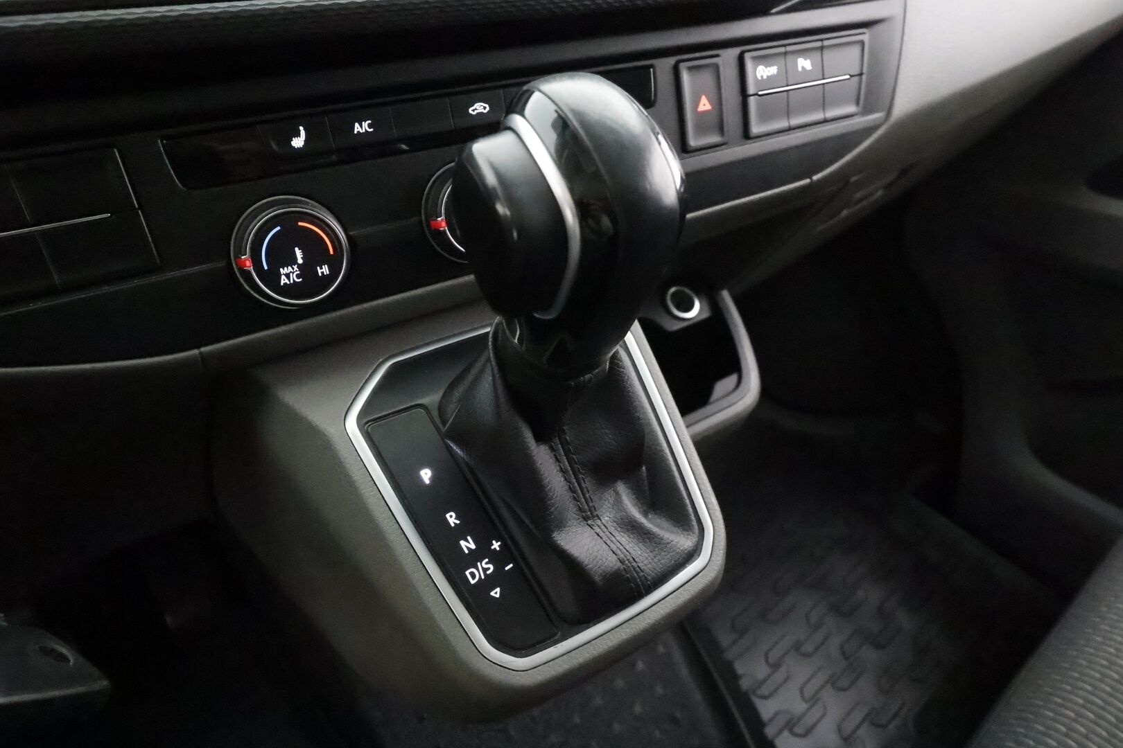 Volkswagen Transporter 2020 umpipakettiauto Pitkä 2,0 TDI 110 kW DSG * ACC / Webasto / P.Kamera LED /  Navi * - Kahdet renkaat