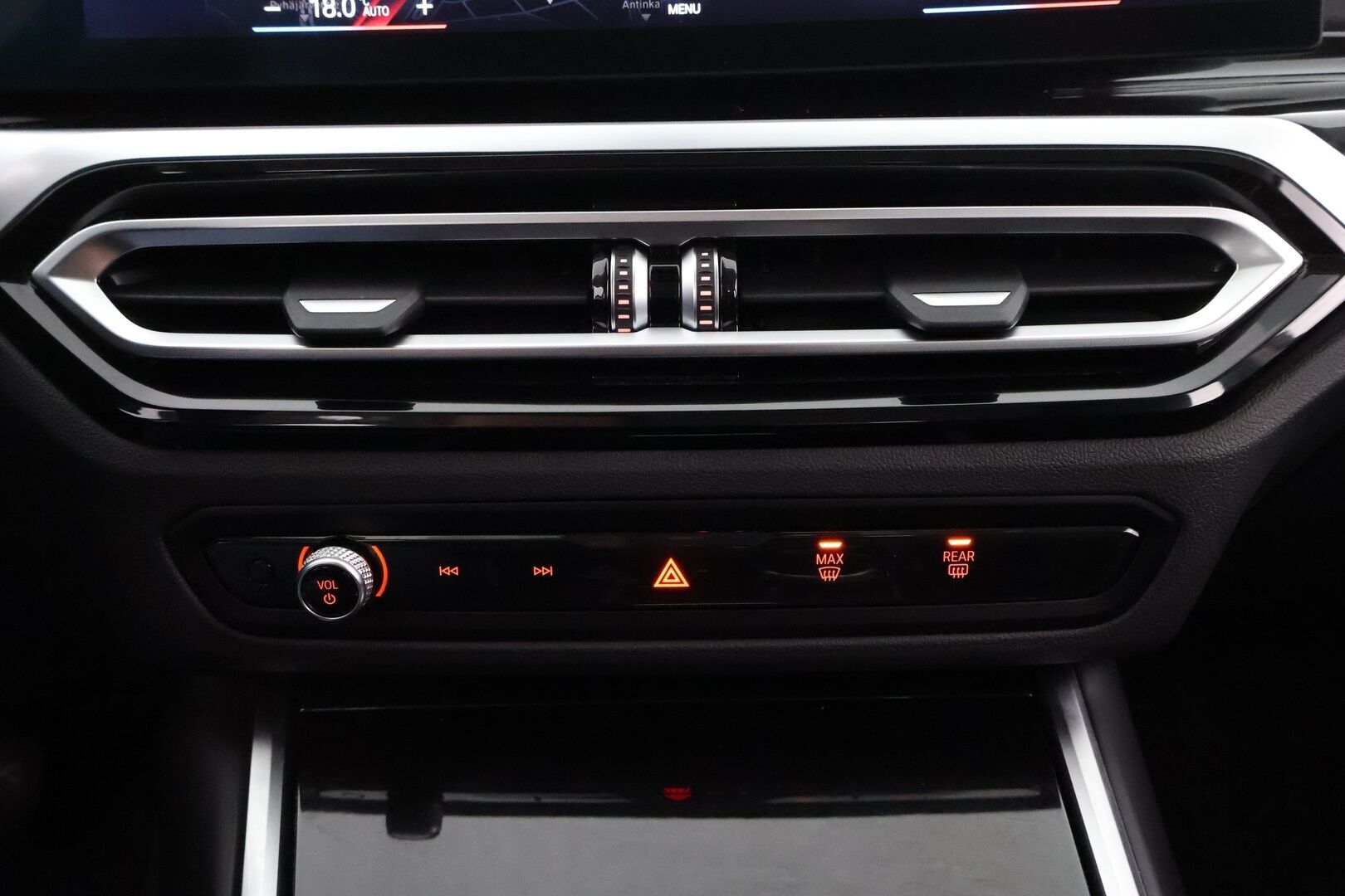 BMW i4 2022 83kWh, eDrive40 - 3,99 % KORKOTARJOUS TÄHÄN AUTOON - Peruutuskamera / Puolinahkasisusta / Sporttipenkit / Professional Navi / Apple&Android / Merkkihuollot