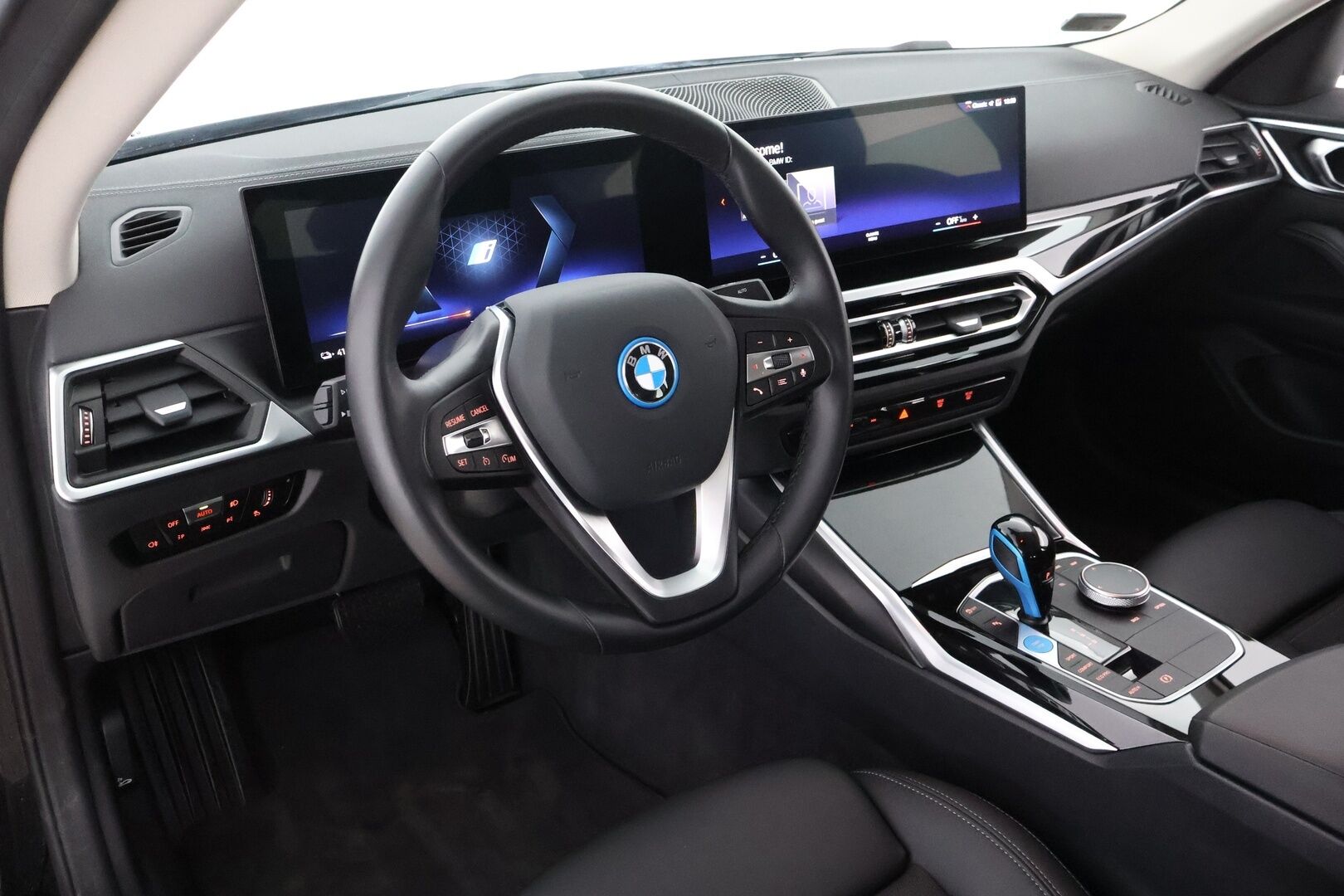 BMW i4 2022 83kWh, eDrive40 - 3,99 % KORKOTARJOUS TÄHÄN AUTOON - Peruutuskamera / Puolinahkasisusta / Sporttipenkit / Professional Navi / Apple&Android / Merkkihuollot