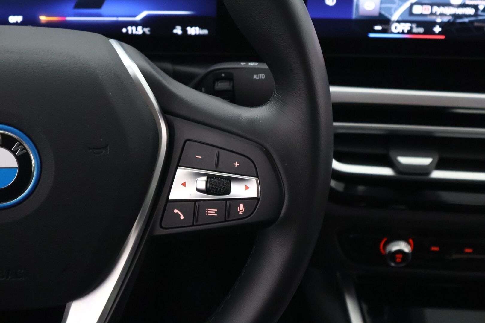 BMW i4 2022 83kWh, eDrive40 - 3,99 % KORKOTARJOUS TÄHÄN AUTOON - Peruutuskamera / Puolinahkasisusta / Sporttipenkit / Professional Navi / Apple&Android / Merkkihuollot