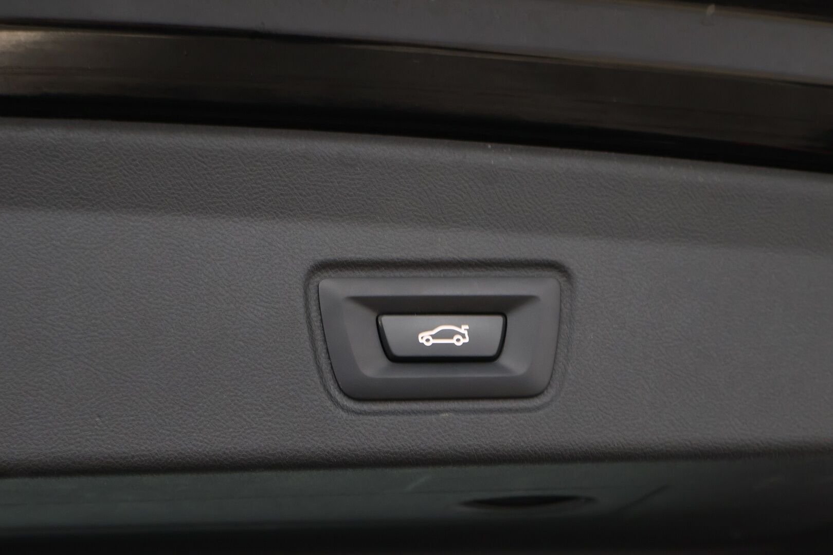 BMW i4 2022 83kWh, eDrive40 - 3,99 % KORKOTARJOUS TÄHÄN AUTOON - Peruutuskamera / Puolinahkasisusta / Sporttipenkit / Professional Navi / Apple&Android / Merkkihuollot